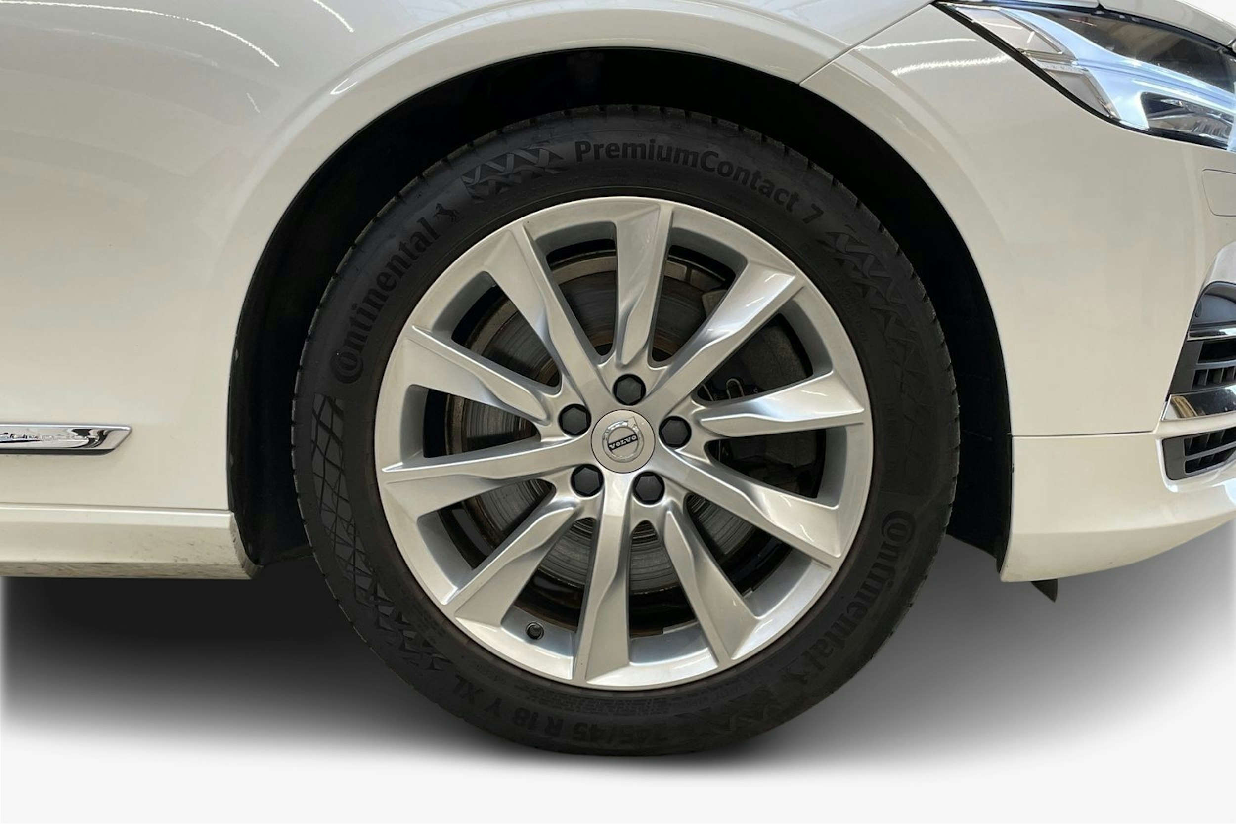valkoinen Volvo S90 2019 kuva 11.