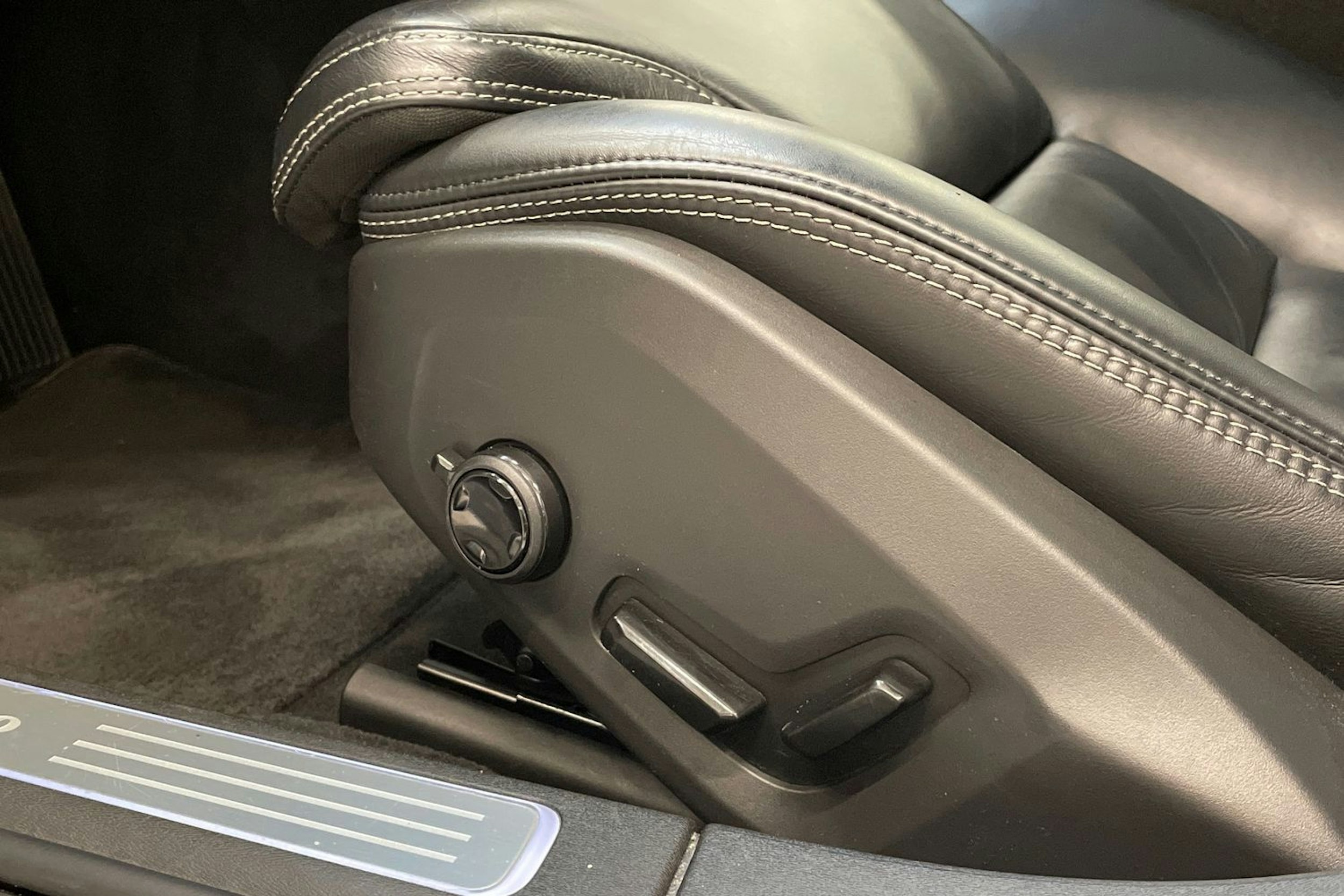 valkoinen Volvo S90 2019 kuva 17.