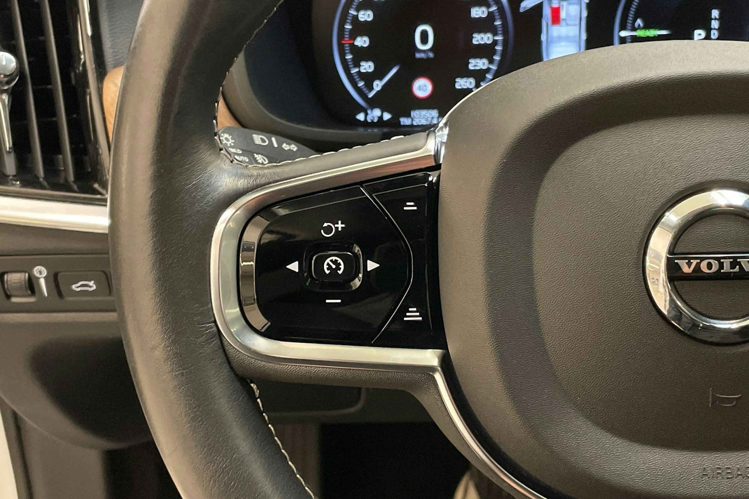 valkoinen Volvo S90 2019 kuva 20.