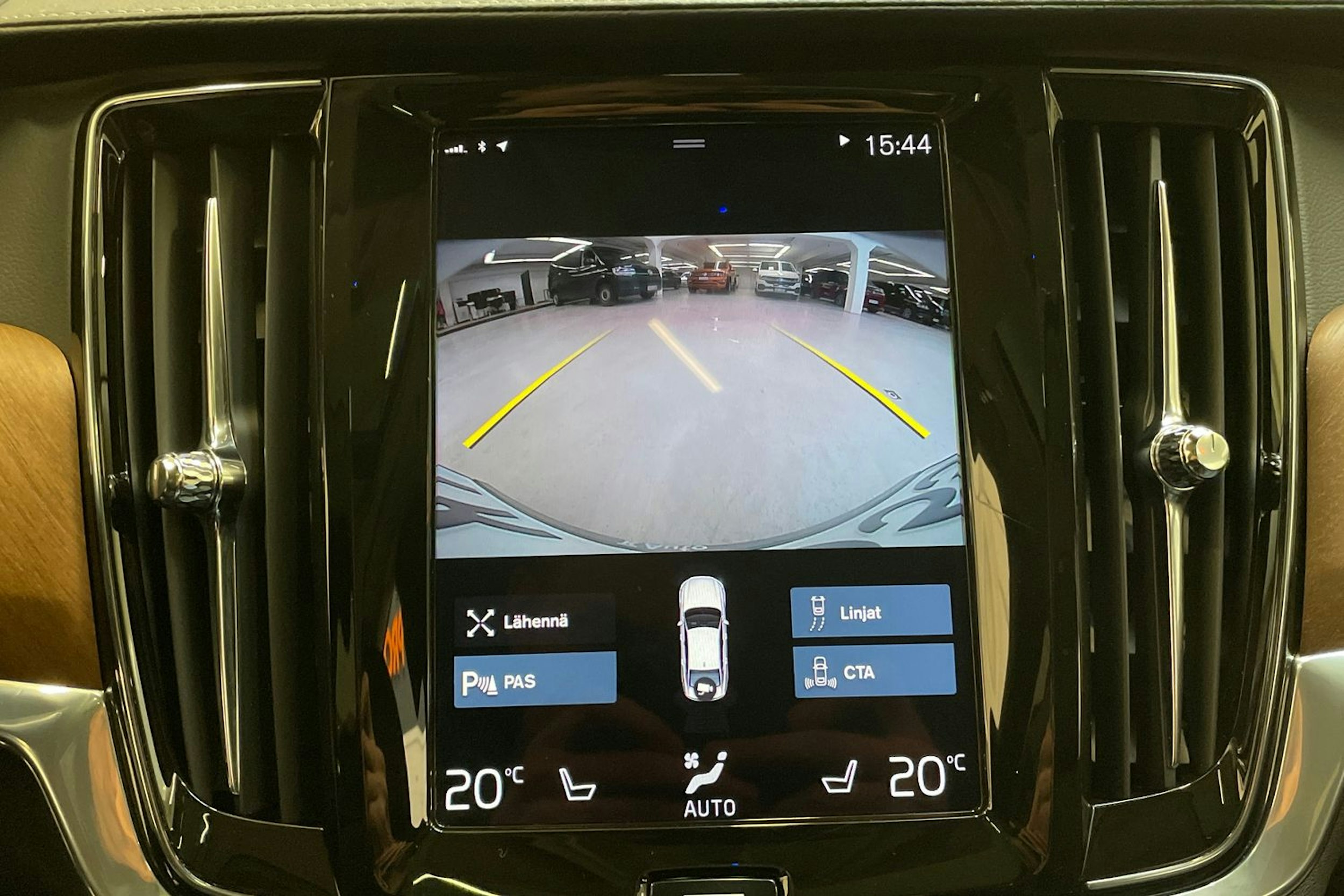 valkoinen Volvo S90 2019 kuva 27.