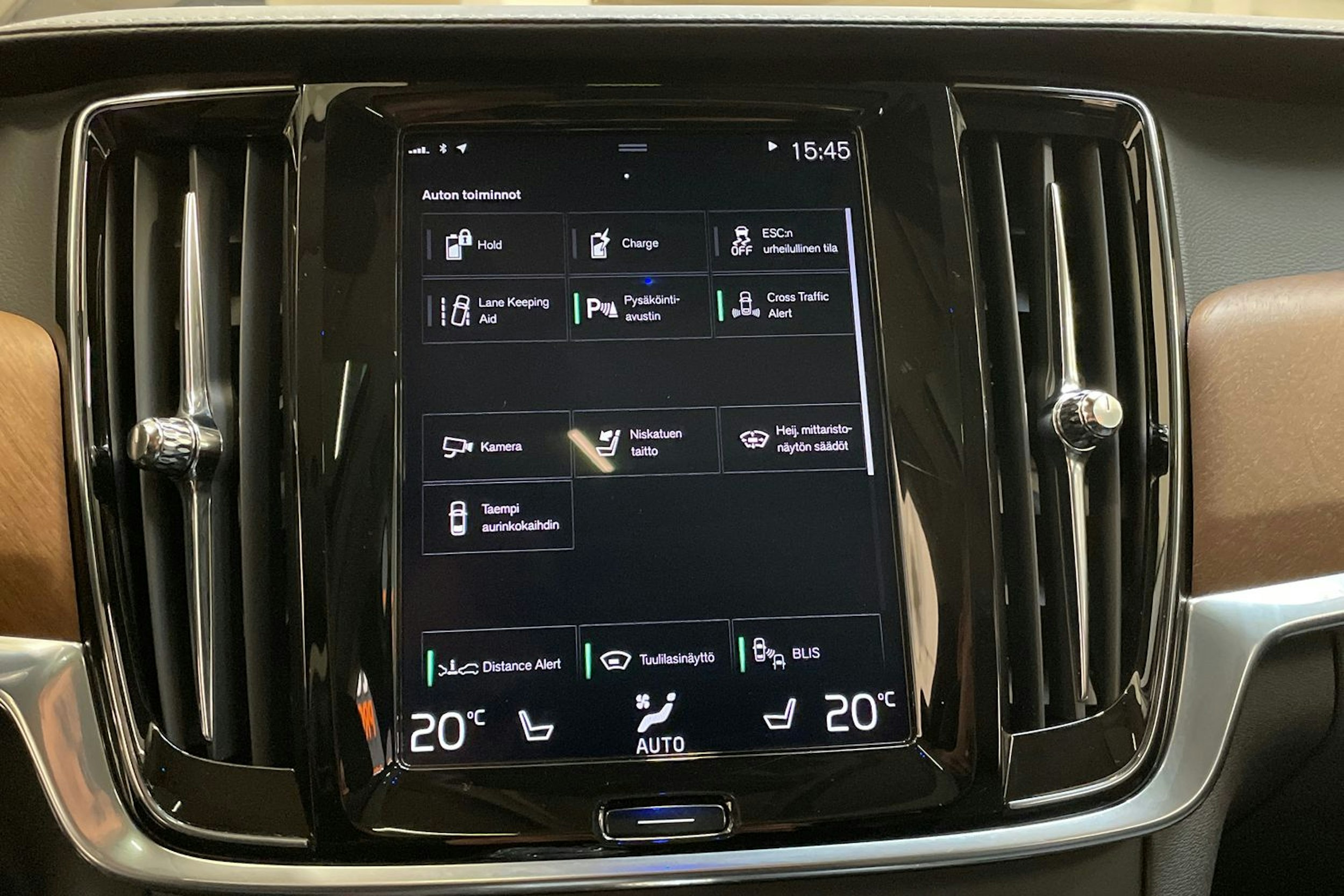 valkoinen Volvo S90 2019 kuva 29.