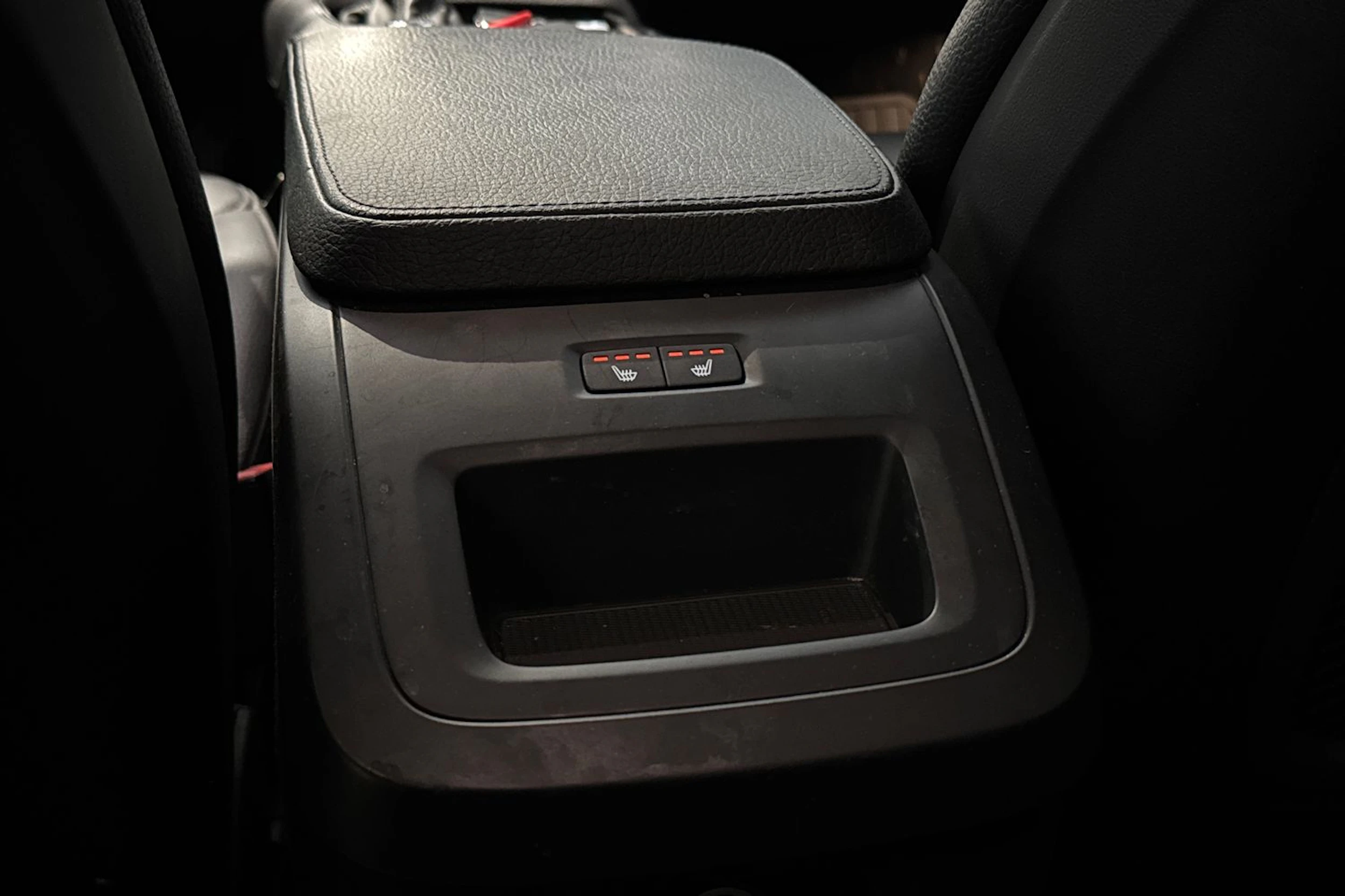 musta Volvo S90 2020 kuva 18.