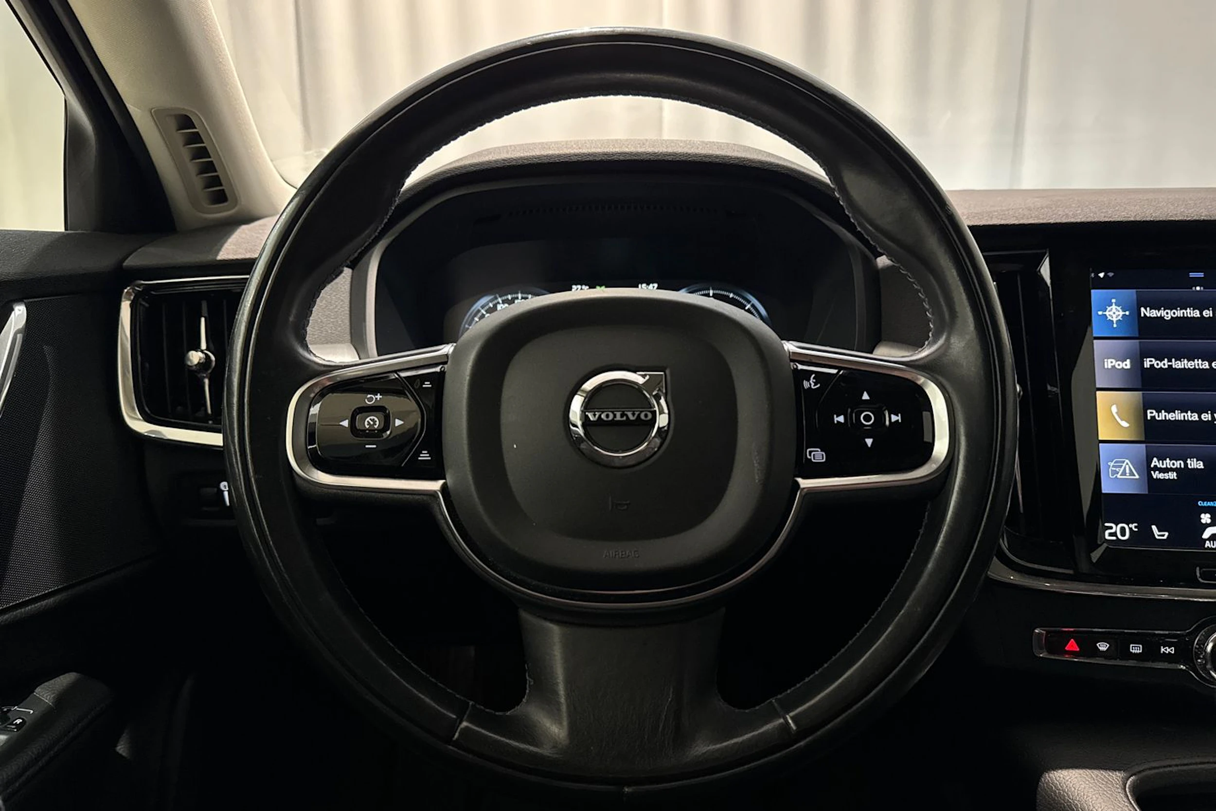 musta Volvo S90 2020 kuva 19.