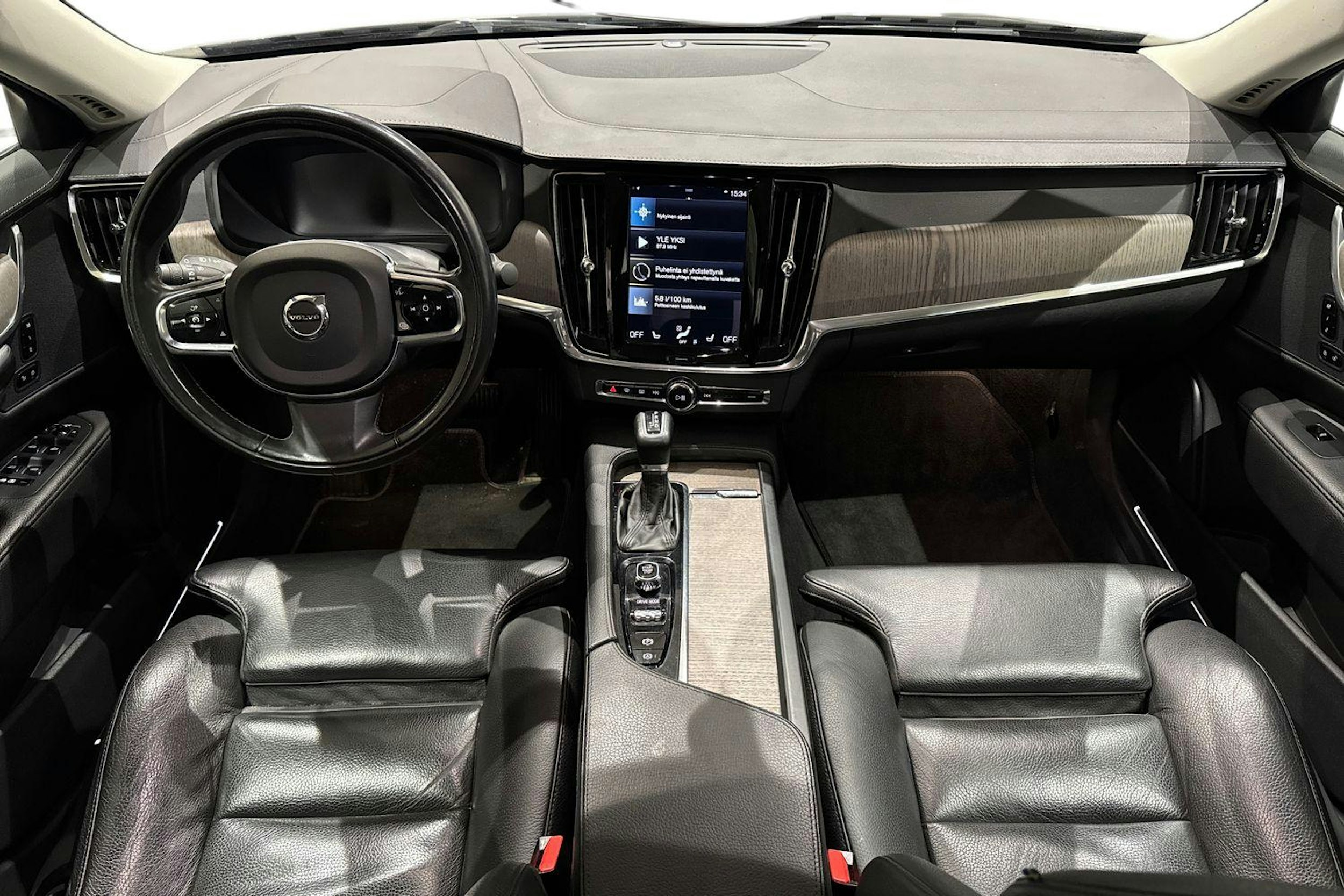 musta Volvo S90 2021 kuva 9.