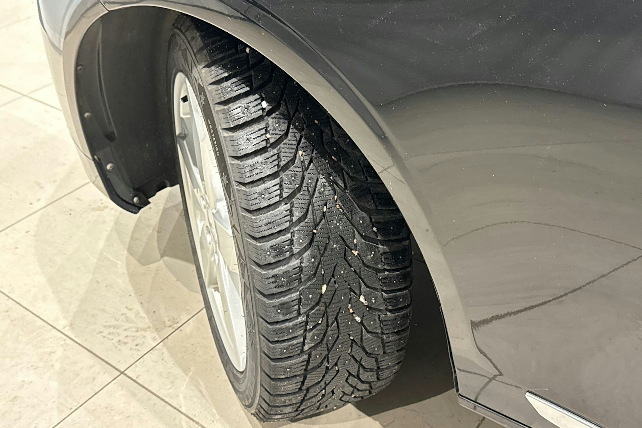 musta Volvo S90 2021 kuva 13.