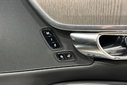 musta Volvo S90 2021 kuva 17.