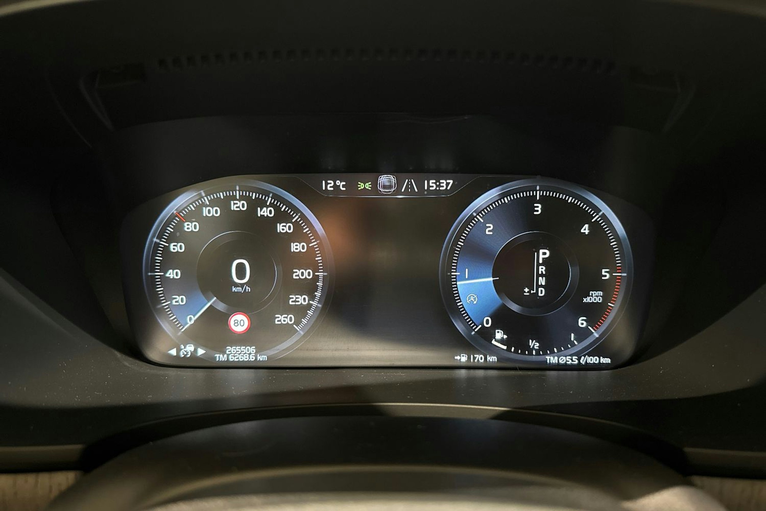 musta Volvo S90 2021 kuva 19.