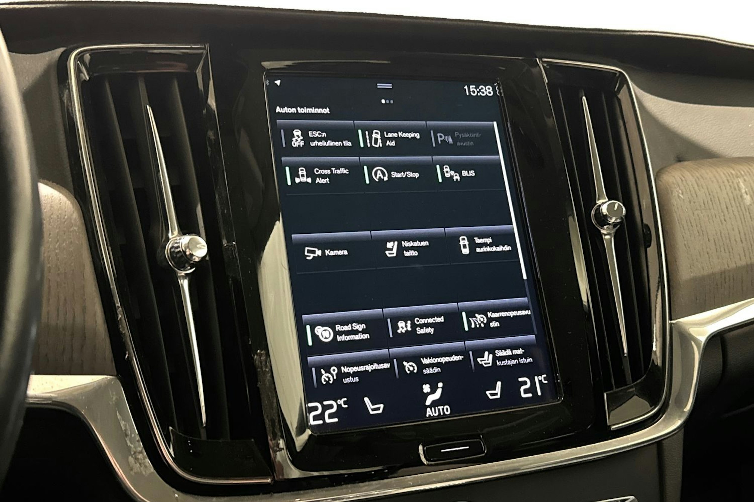 musta Volvo S90 2021 kuva 22.