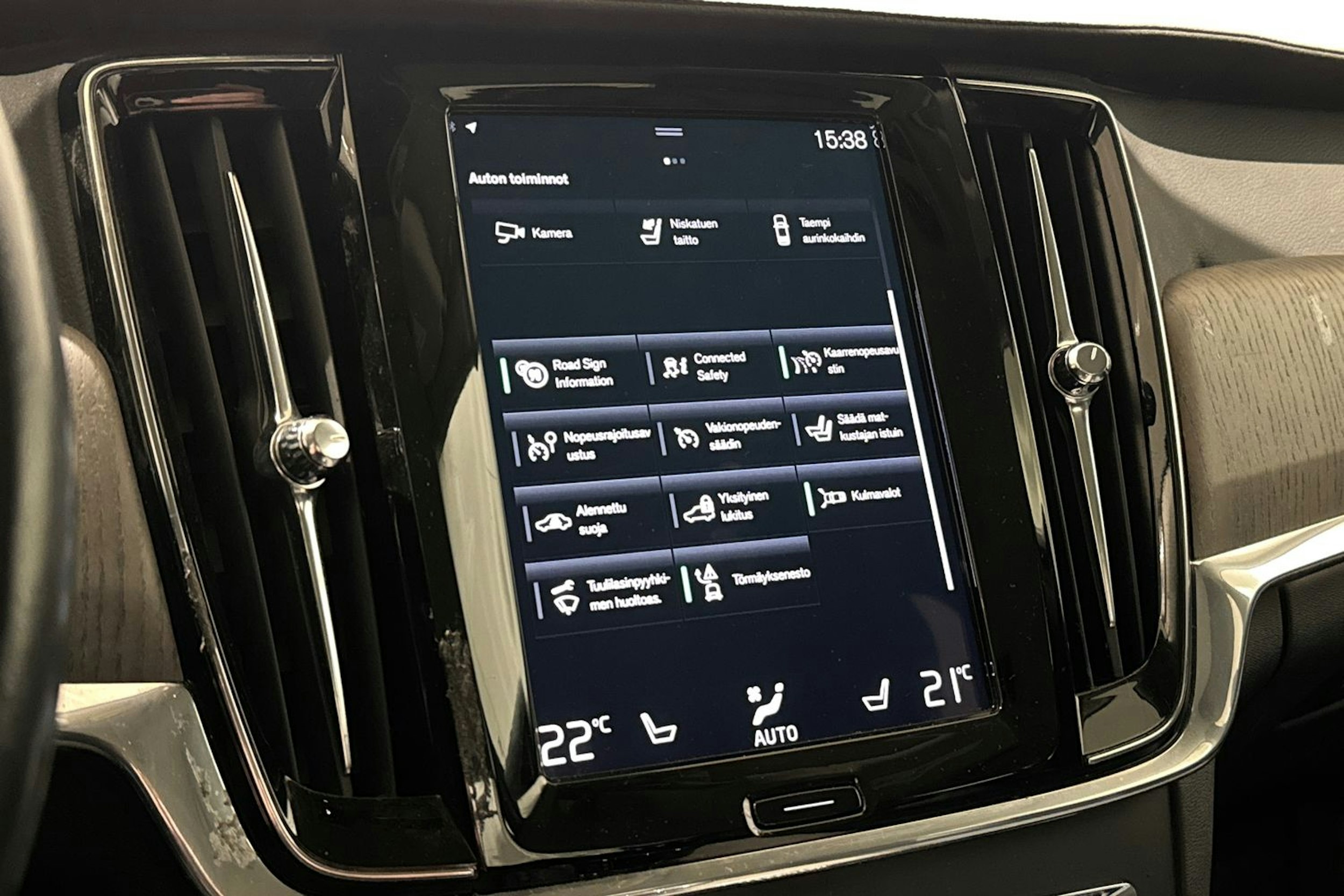 musta Volvo S90 2021 kuva 23.