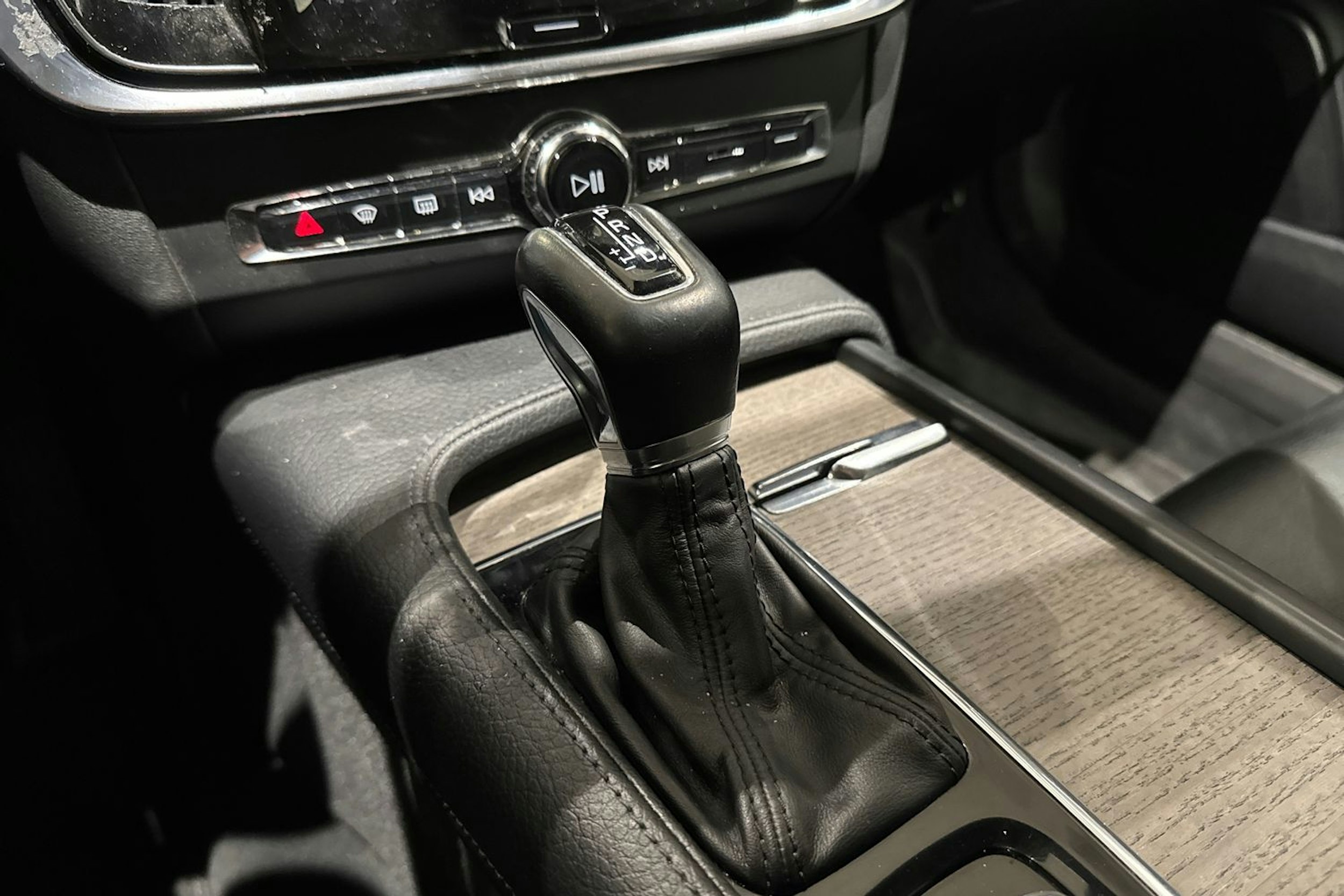 musta Volvo S90 2021 kuva 24.