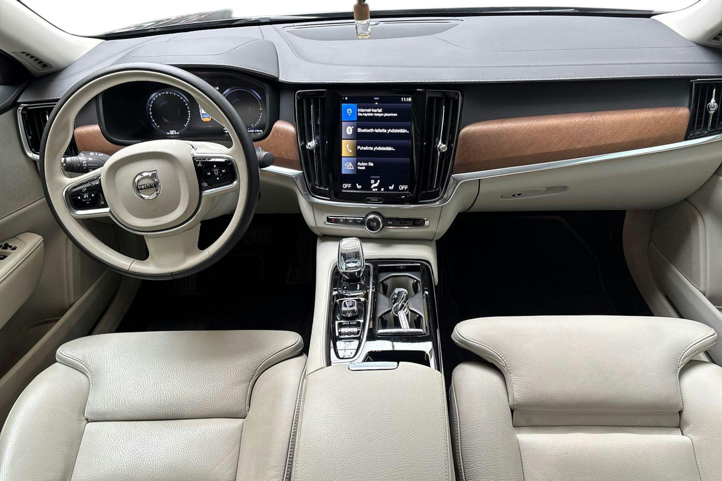 musta Volvo S90 2020 kuva 10.