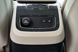 musta Volvo S90 2020 kuva 18.