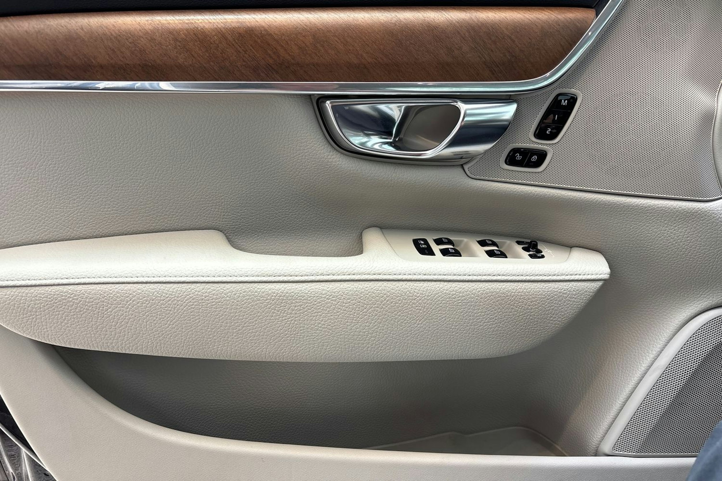 musta Volvo S90 2020 kuva 19.
