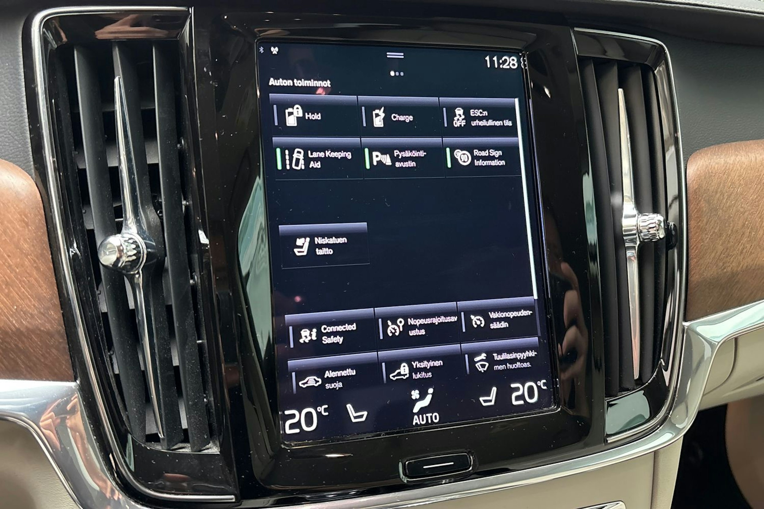 musta Volvo S90 2020 kuva 23.
