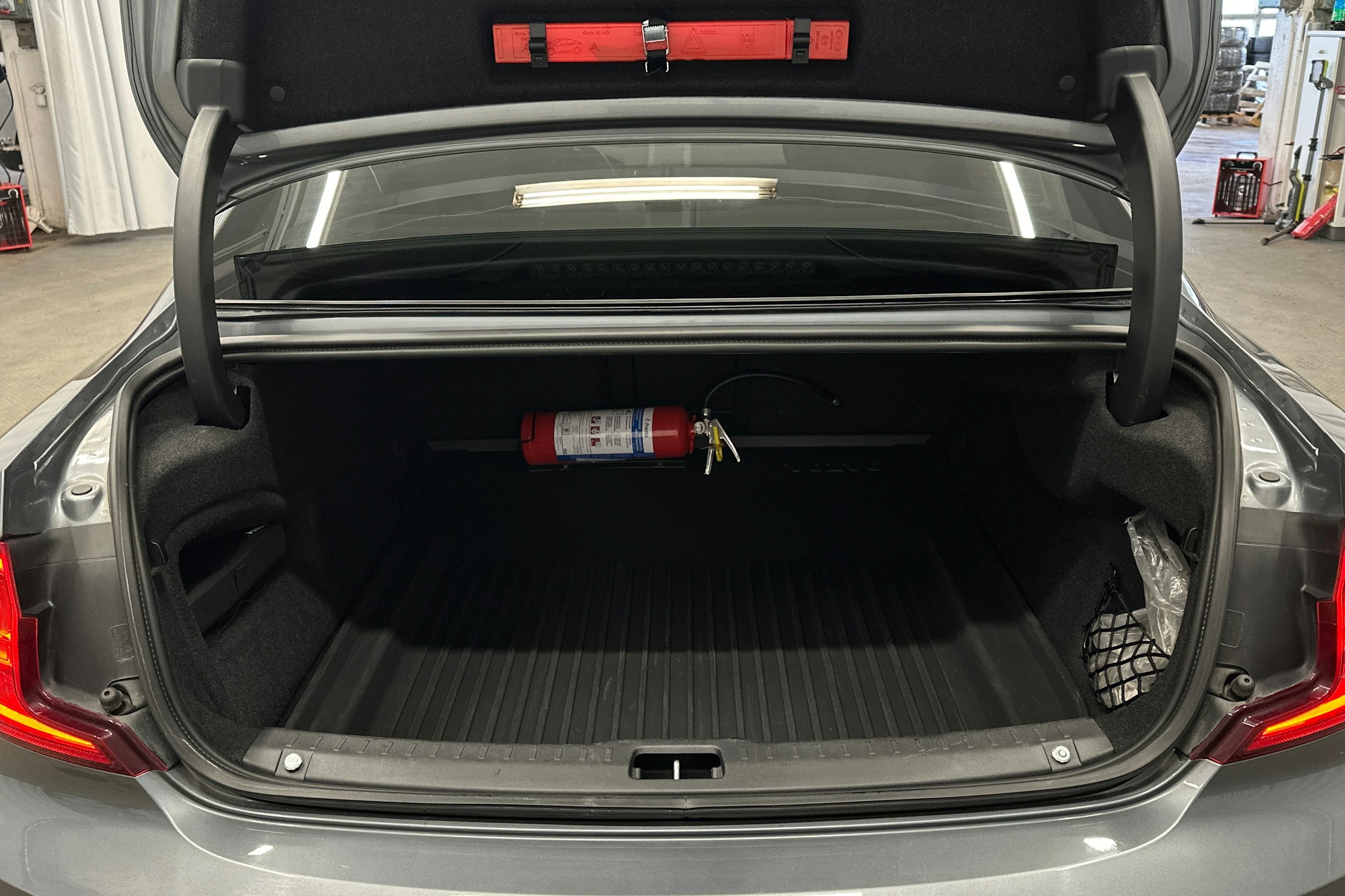 harmaa Volvo S90 2020 kuva 14.