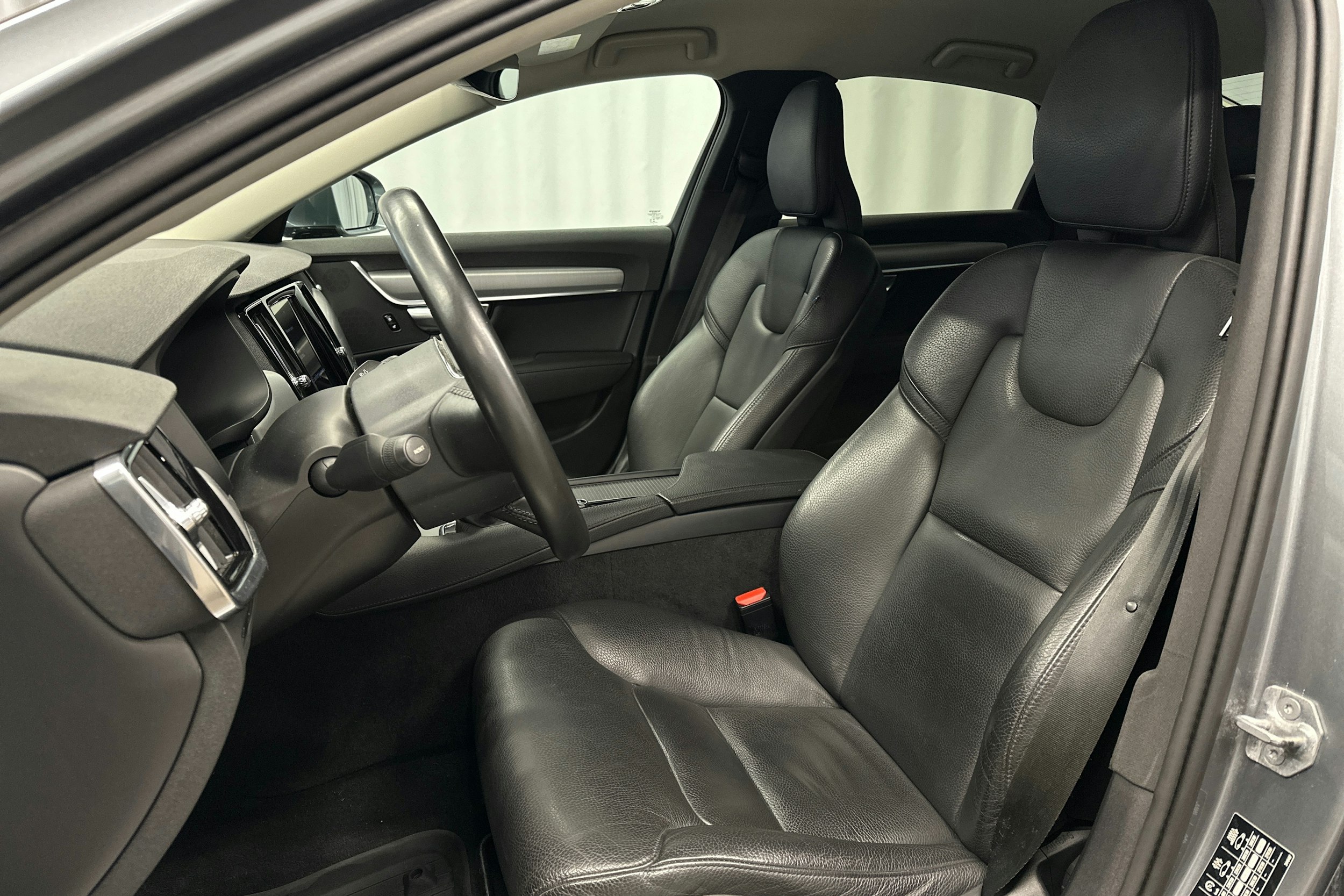 harmaa Volvo S90 2020 kuva 16.