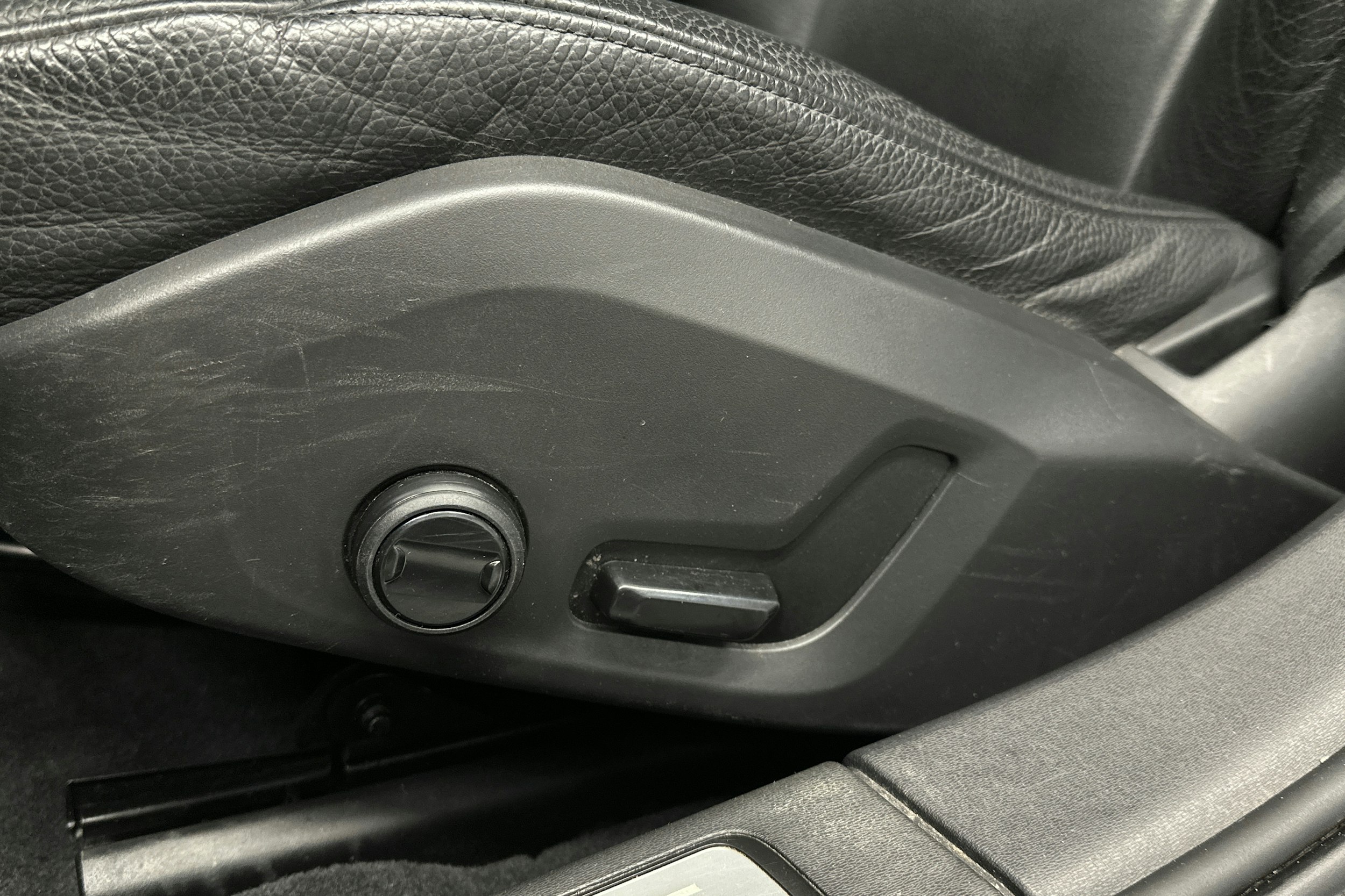 harmaa Volvo S90 2020 kuva 17.