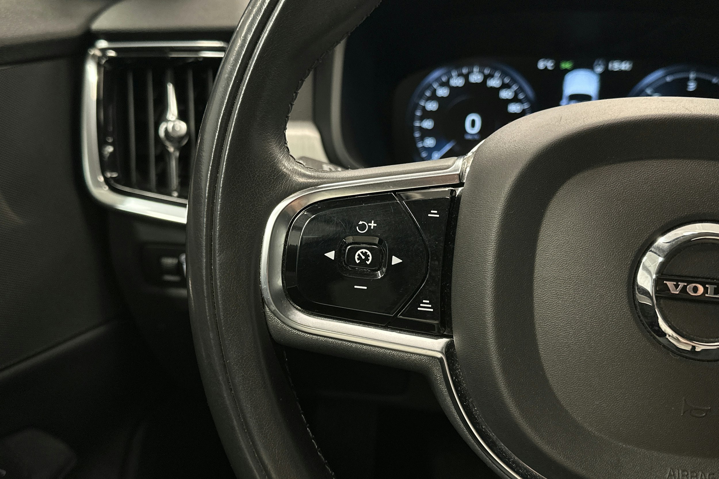 harmaa Volvo S90 2020 kuva 19.