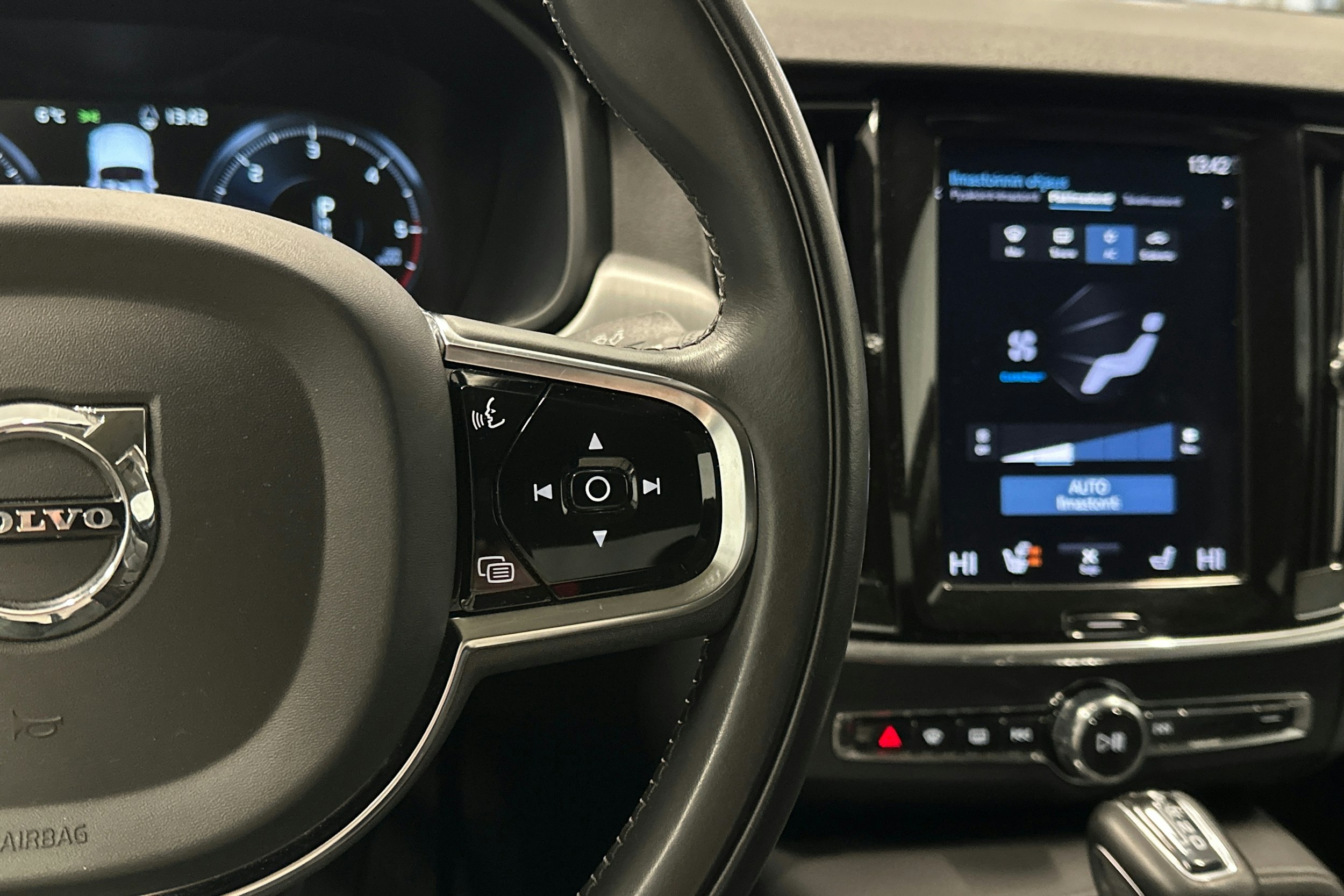 harmaa Volvo S90 2020 kuva 20.