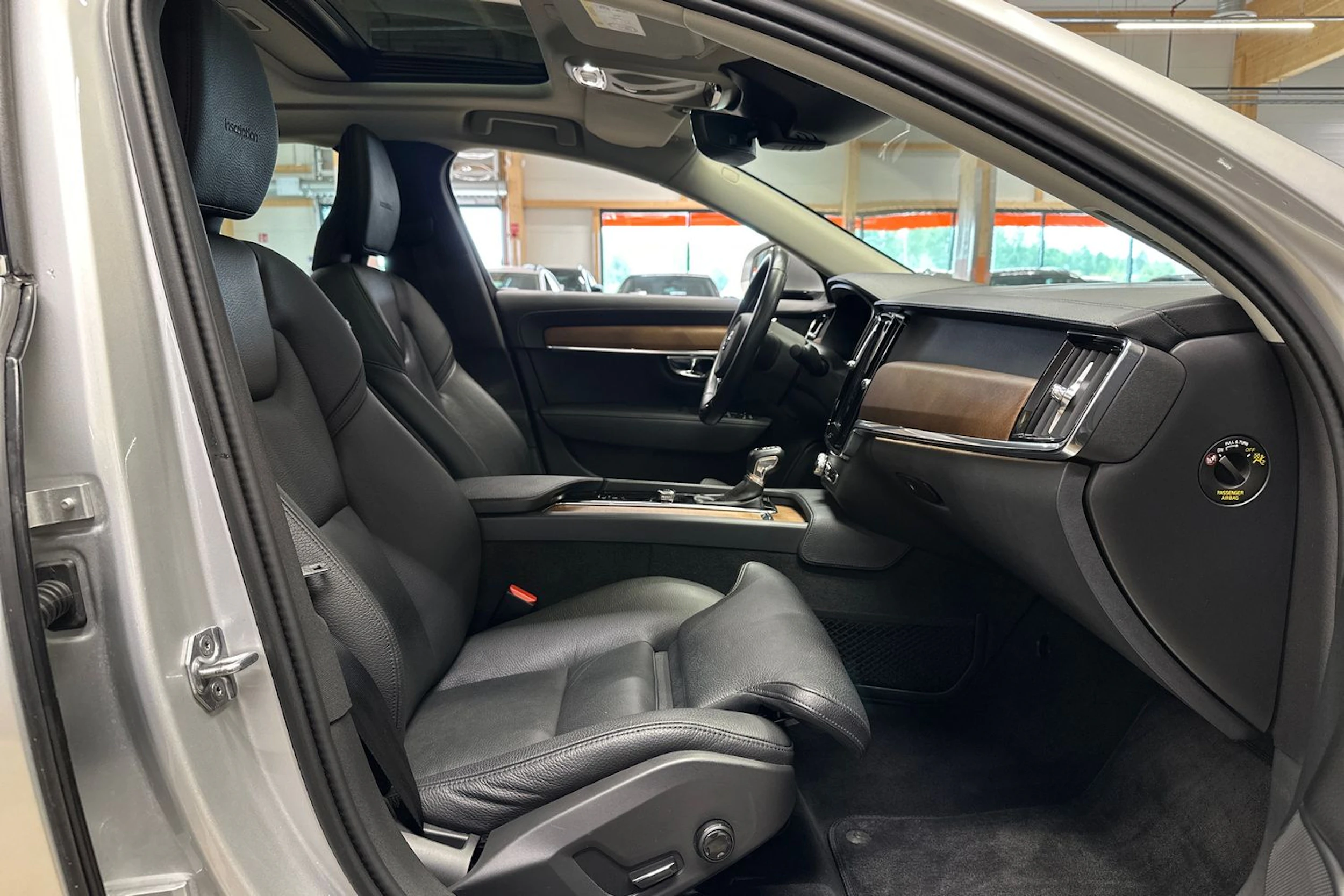 harmaa Volvo S90 2020 kuva 11.