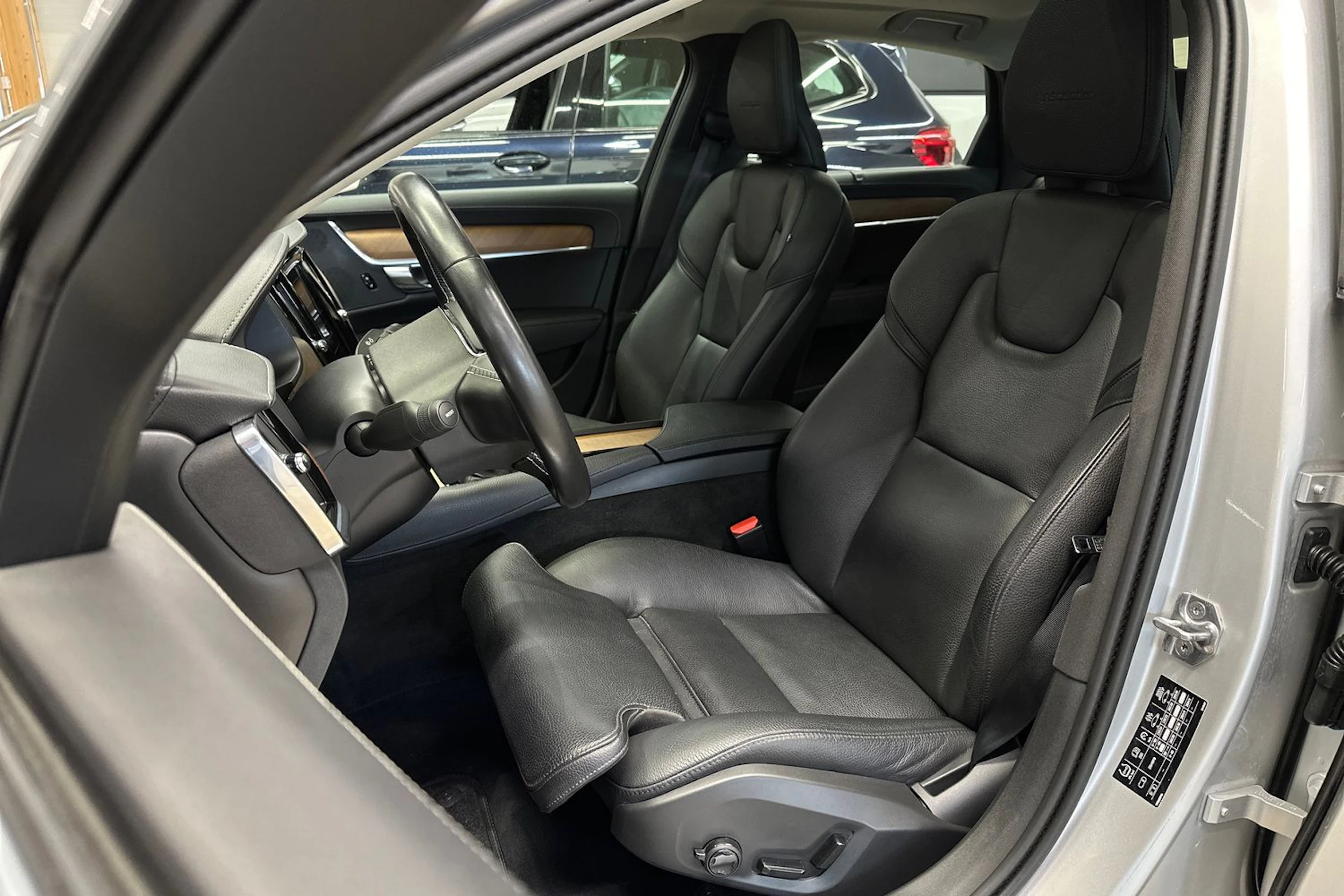 harmaa Volvo S90 2020 kuva 14.