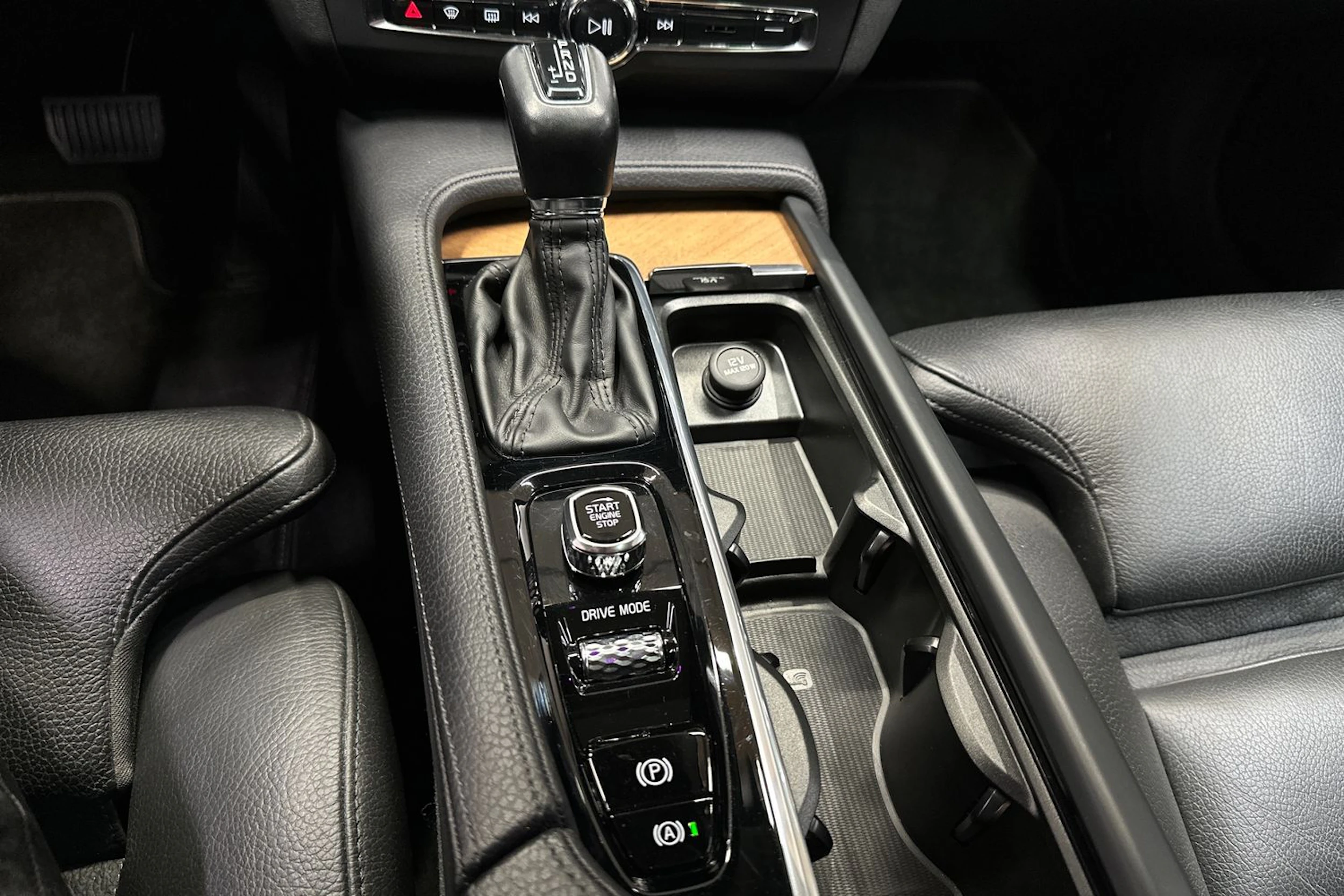 harmaa Volvo S90 2020 kuva 21.