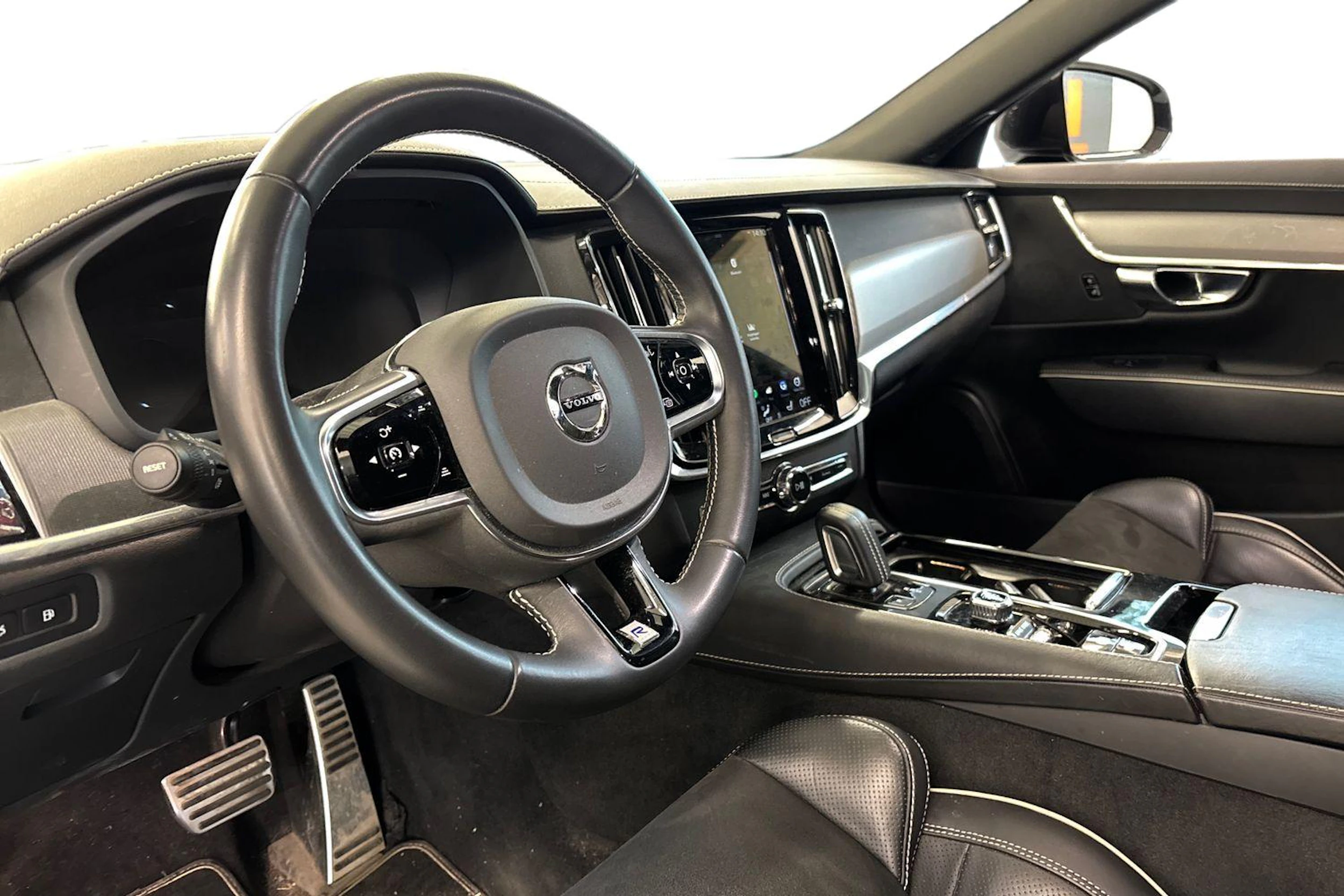 valkoinen Volvo S90 2021 kuva 3.