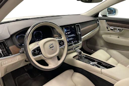 valkoinen Volvo S90 2021 kuva 6.