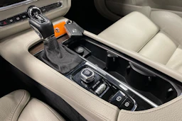 valkoinen Volvo S90 2021 kuva 12.