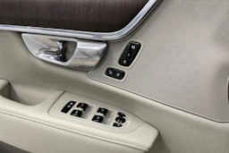 valkoinen Volvo S90 2021 kuva 15.