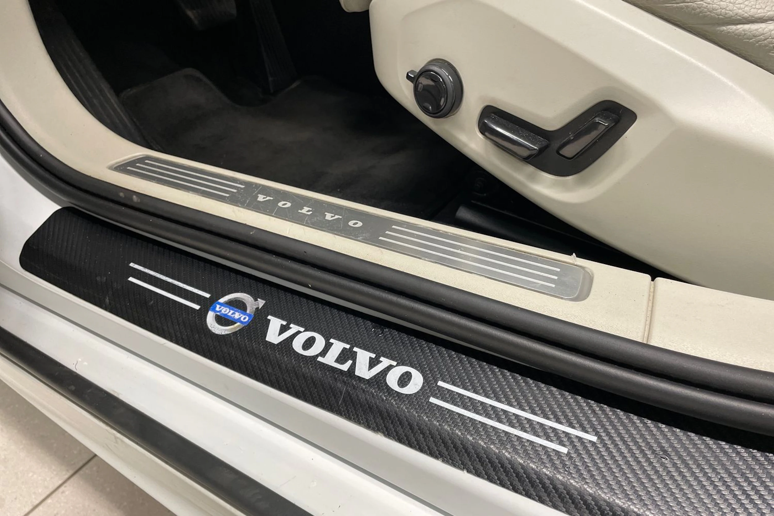 valkoinen Volvo S90 2021 kuva 16.