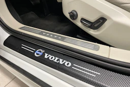 valkoinen Volvo S90 2021 kuva 16.