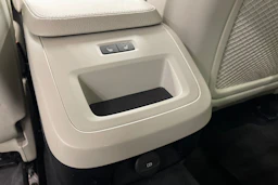 valkoinen Volvo S90 2021 kuva 17.