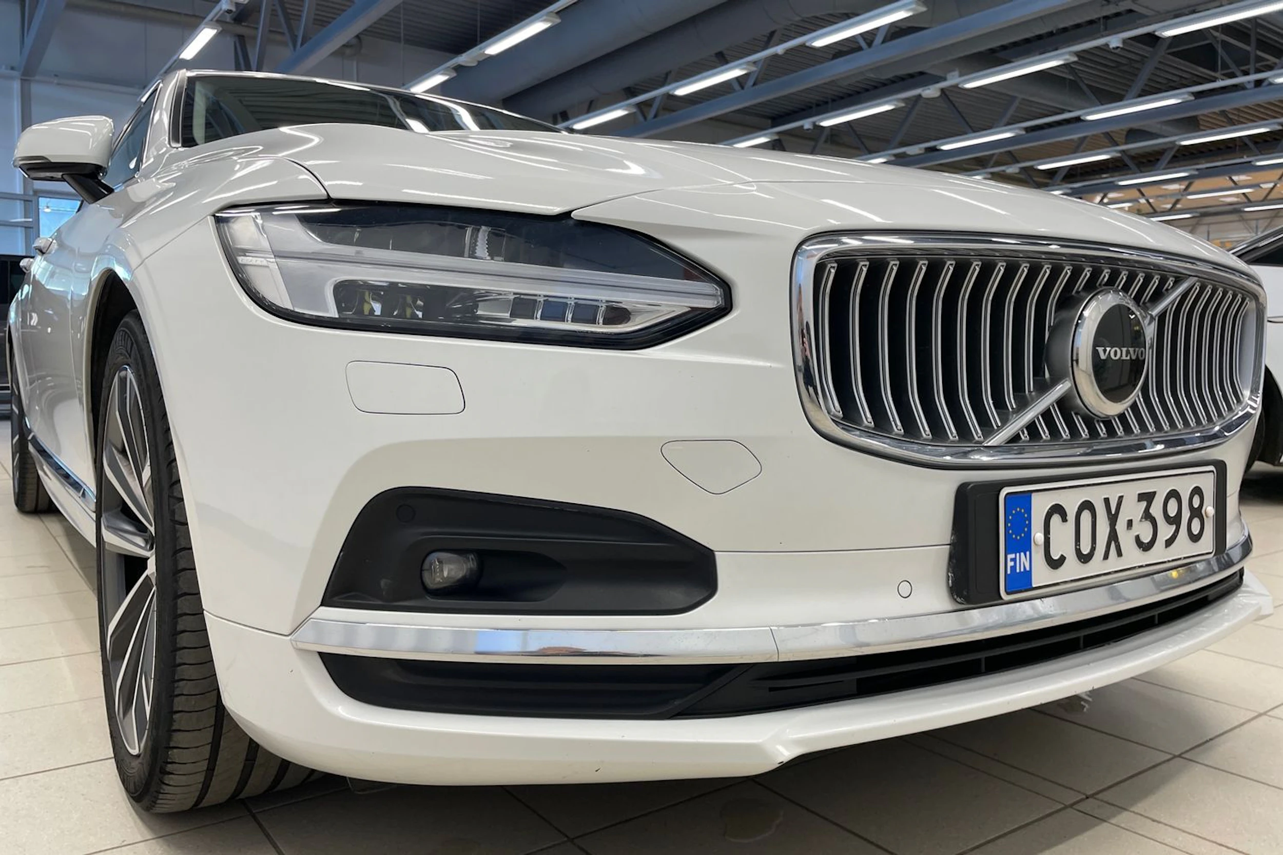 valkoinen Volvo S90 2021 kuva 23.