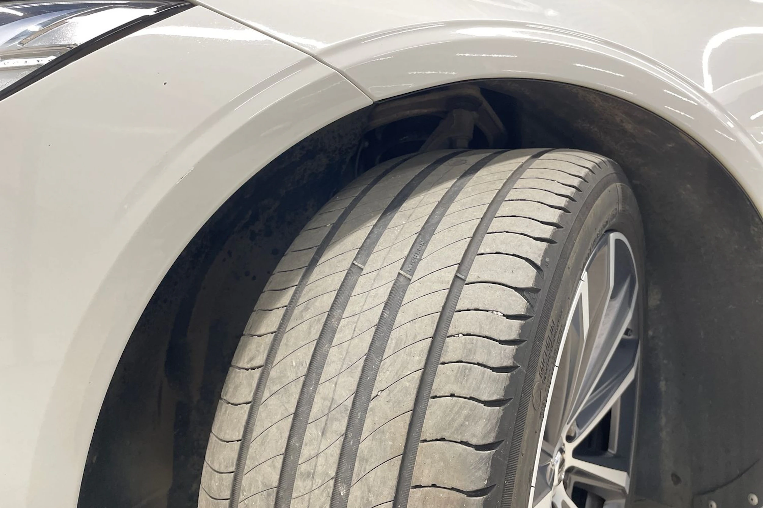 valkoinen Volvo S90 2021 kuva 25.