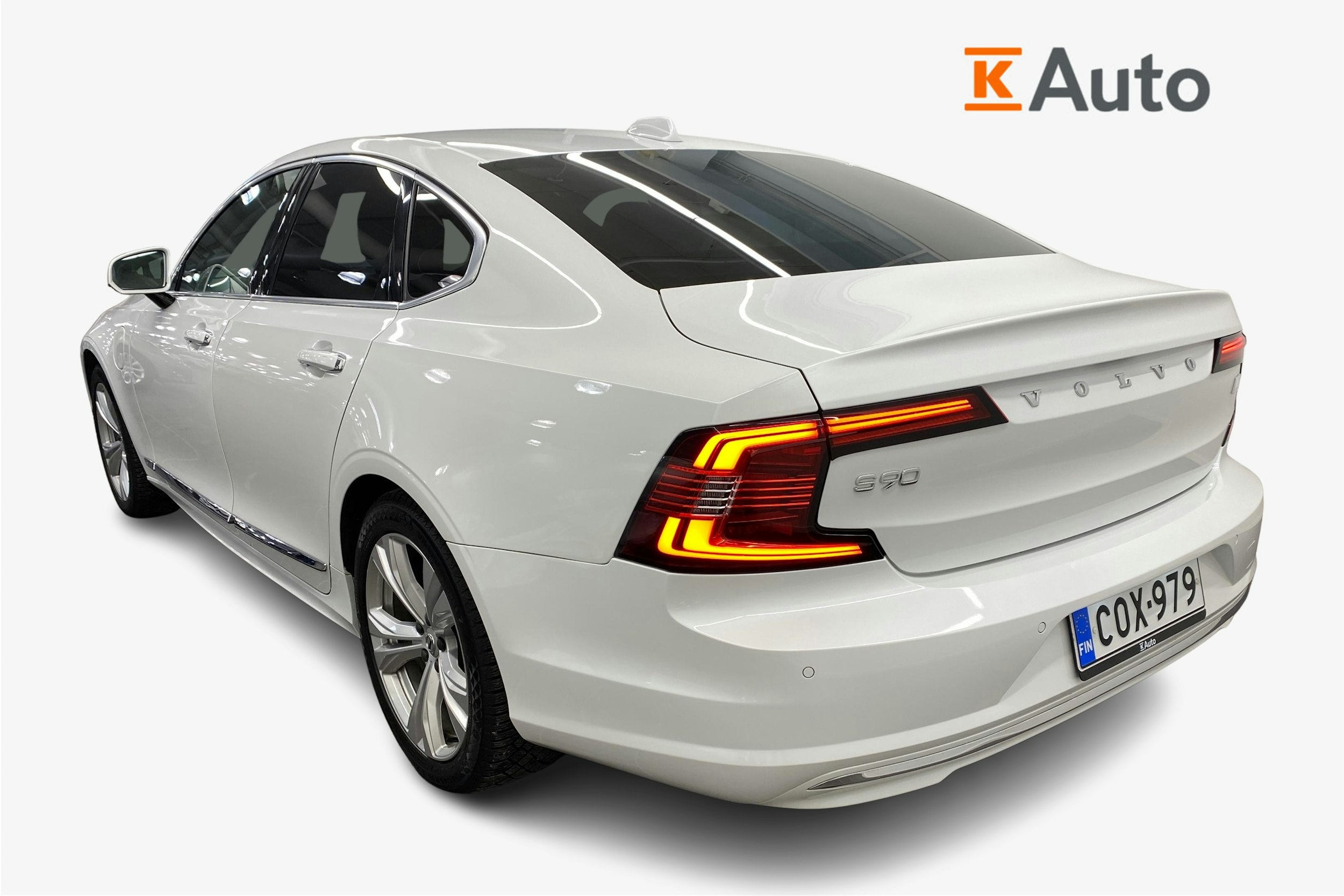 Valkoinen Volvo S90 2021 kuva 2.