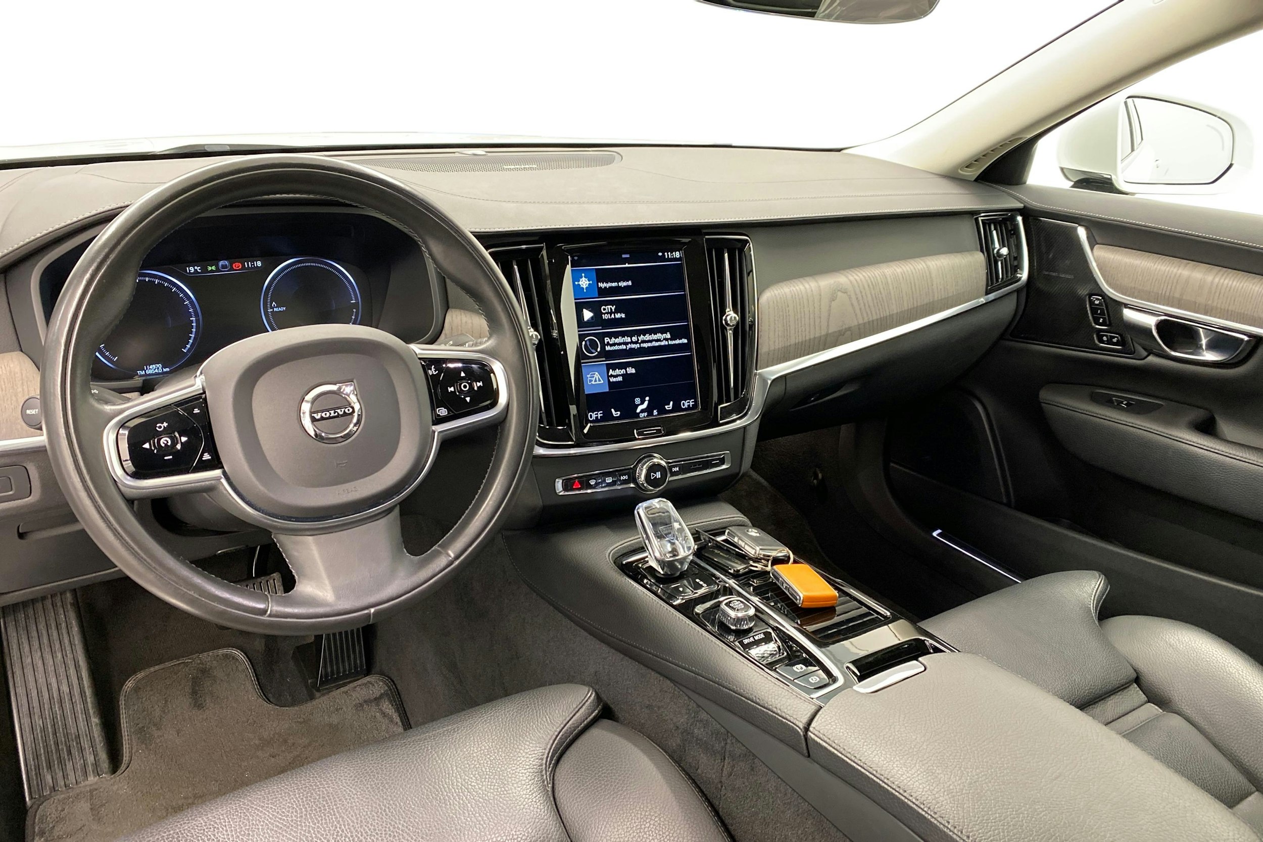 Valkoinen Volvo S90 2021 kuva 9.