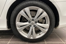 Valkoinen Volvo S90 2021 kuva 13.