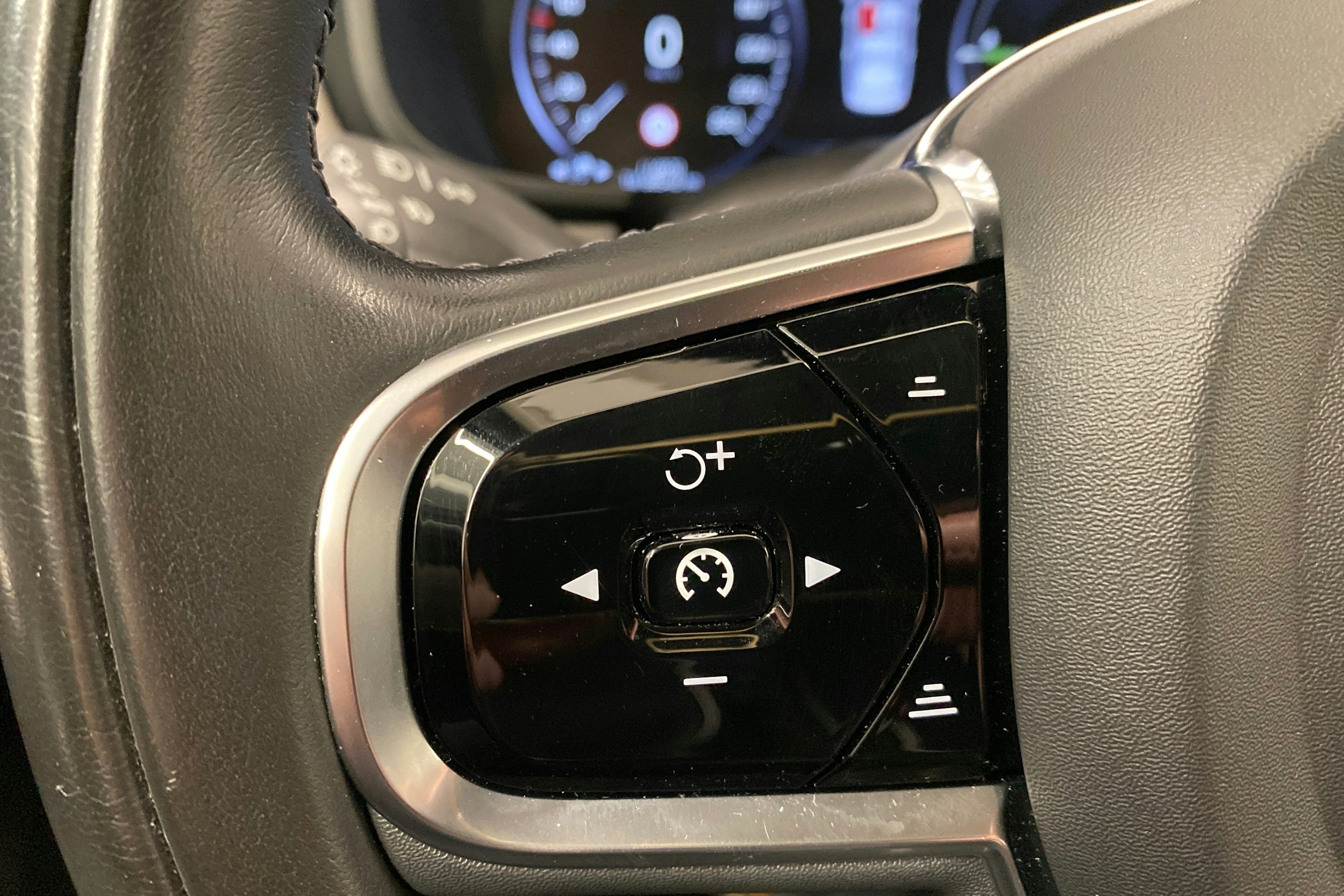 Valkoinen Volvo S90 2021 kuva 16.