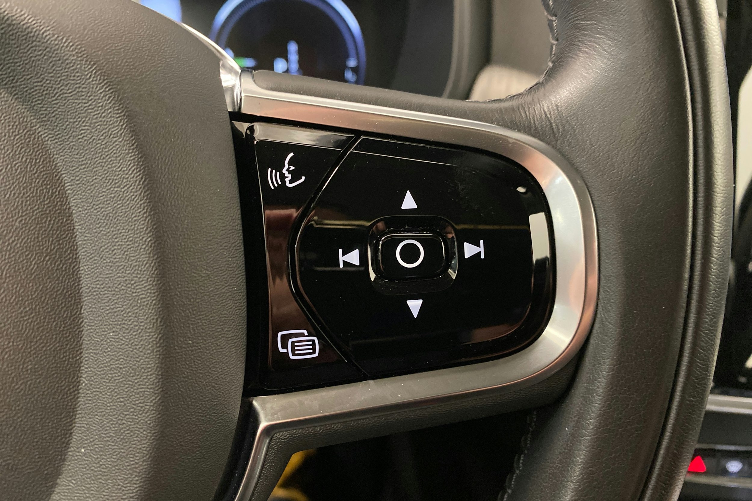 Valkoinen Volvo S90 2021 kuva 17.