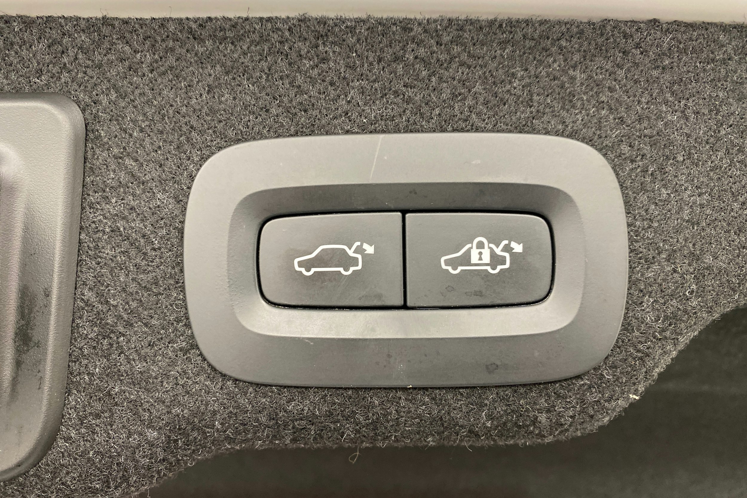 Valkoinen Volvo S90 2021 kuva 21.