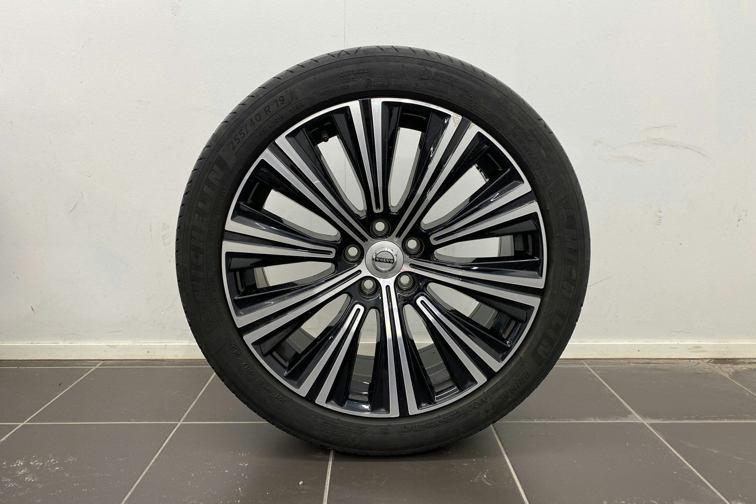 Valkoinen Volvo S90 2021 kuva 22.