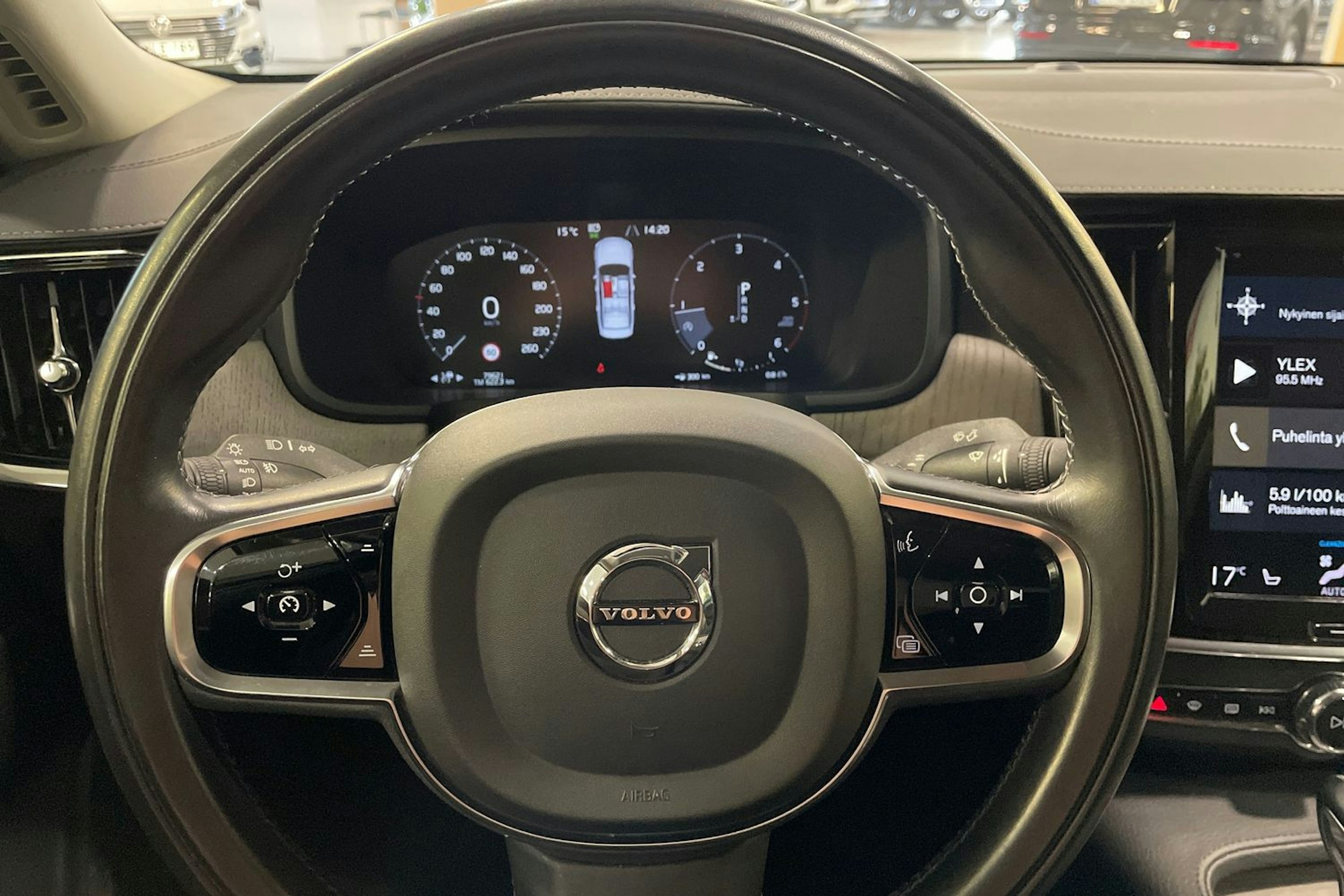 musta Volvo S90 2021 kuva 14.