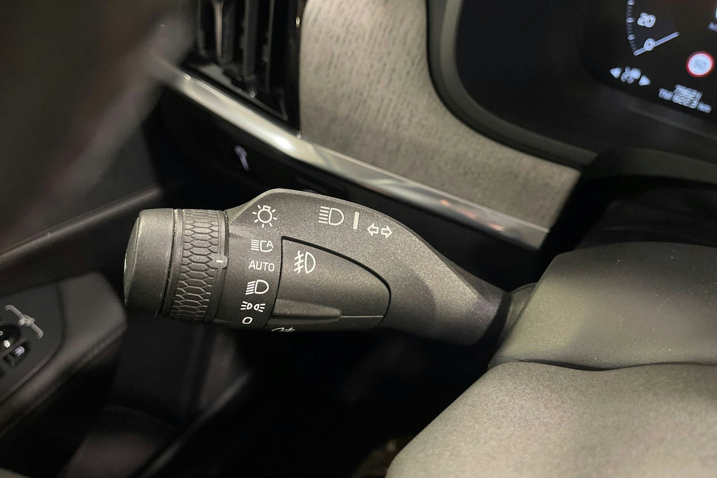 musta Volvo S90 2021 kuva 16.