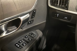 musta Volvo S90 2021 kuva 17.