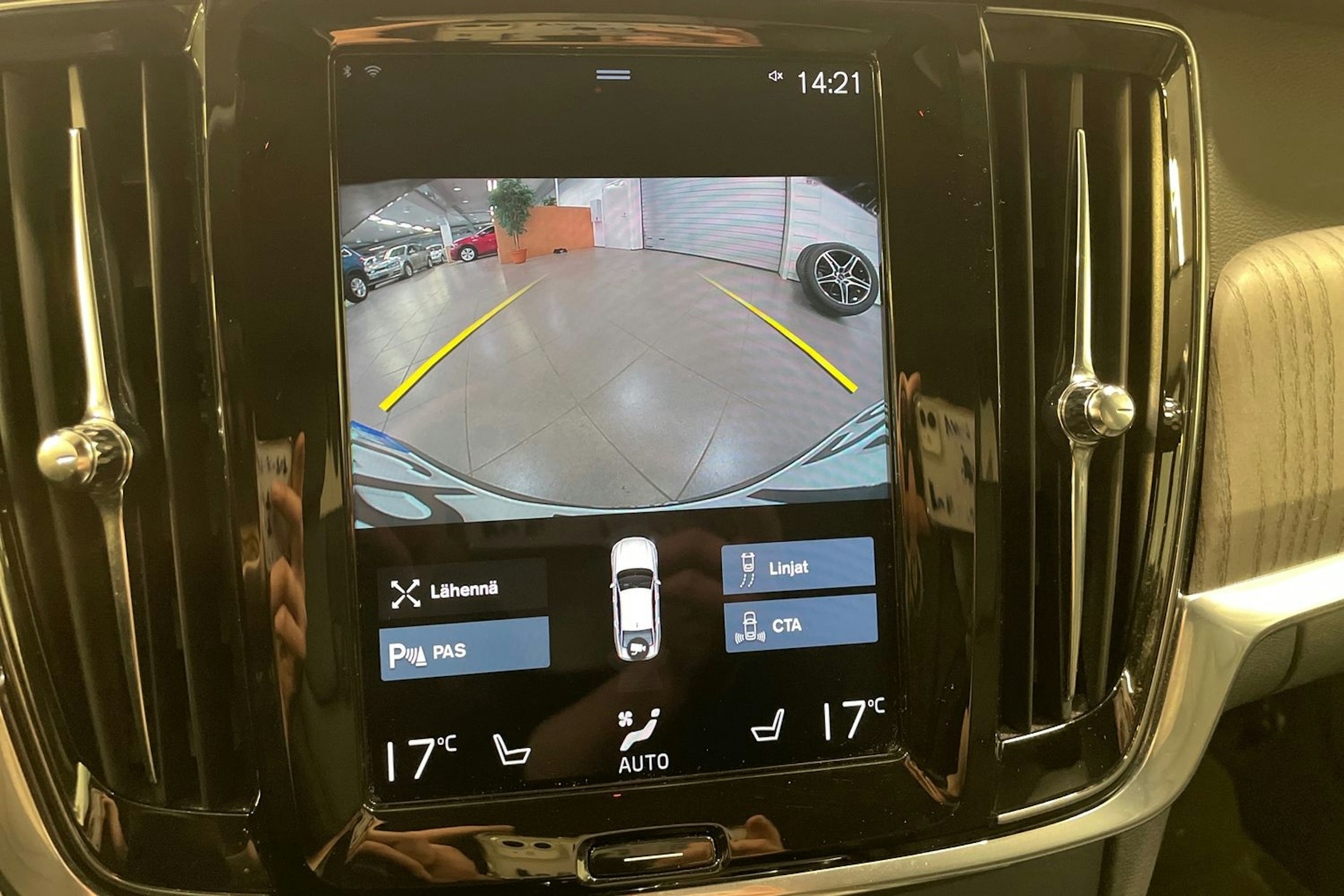 musta Volvo S90 2021 kuva 19.