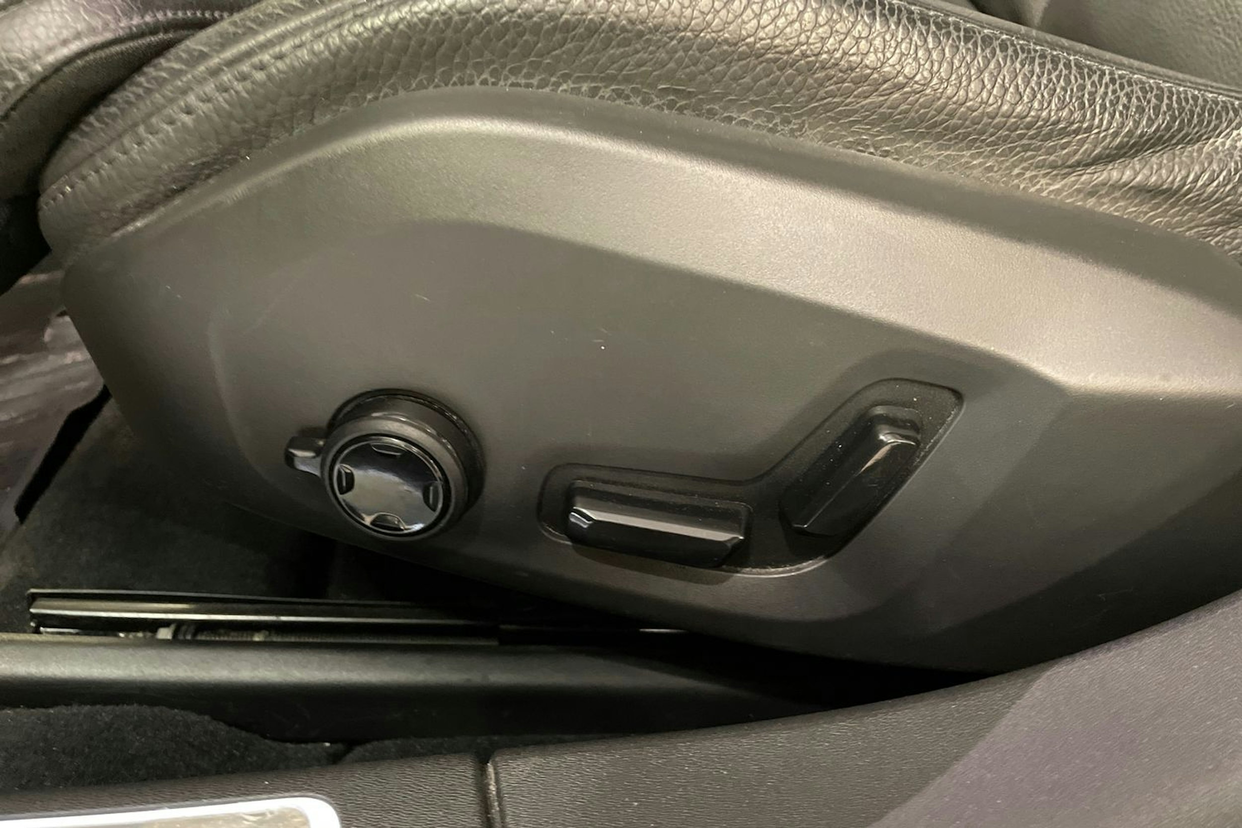 musta Volvo S90 2021 kuva 20.