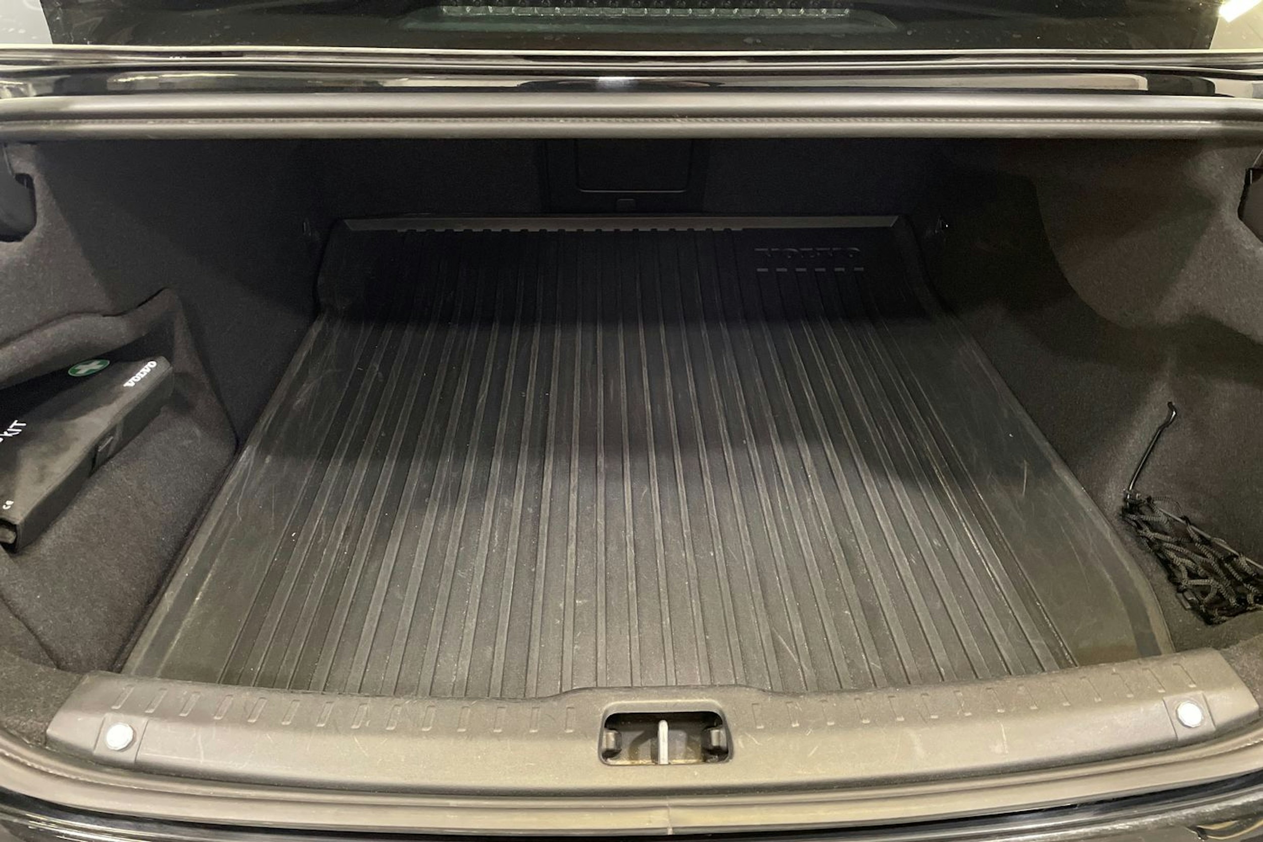 musta Volvo S90 2021 kuva 22.