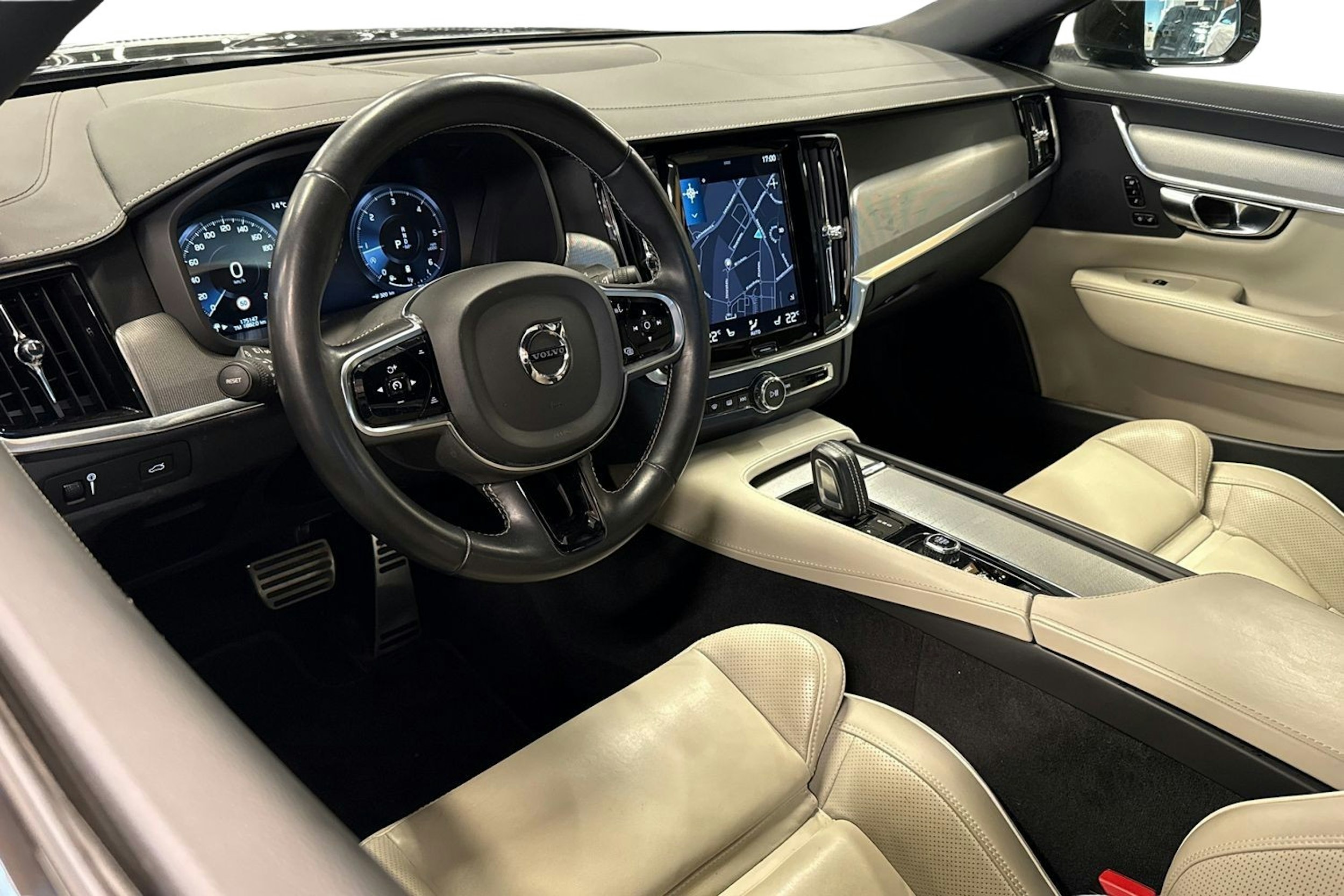 musta Volvo S90 2021 kuva 7.