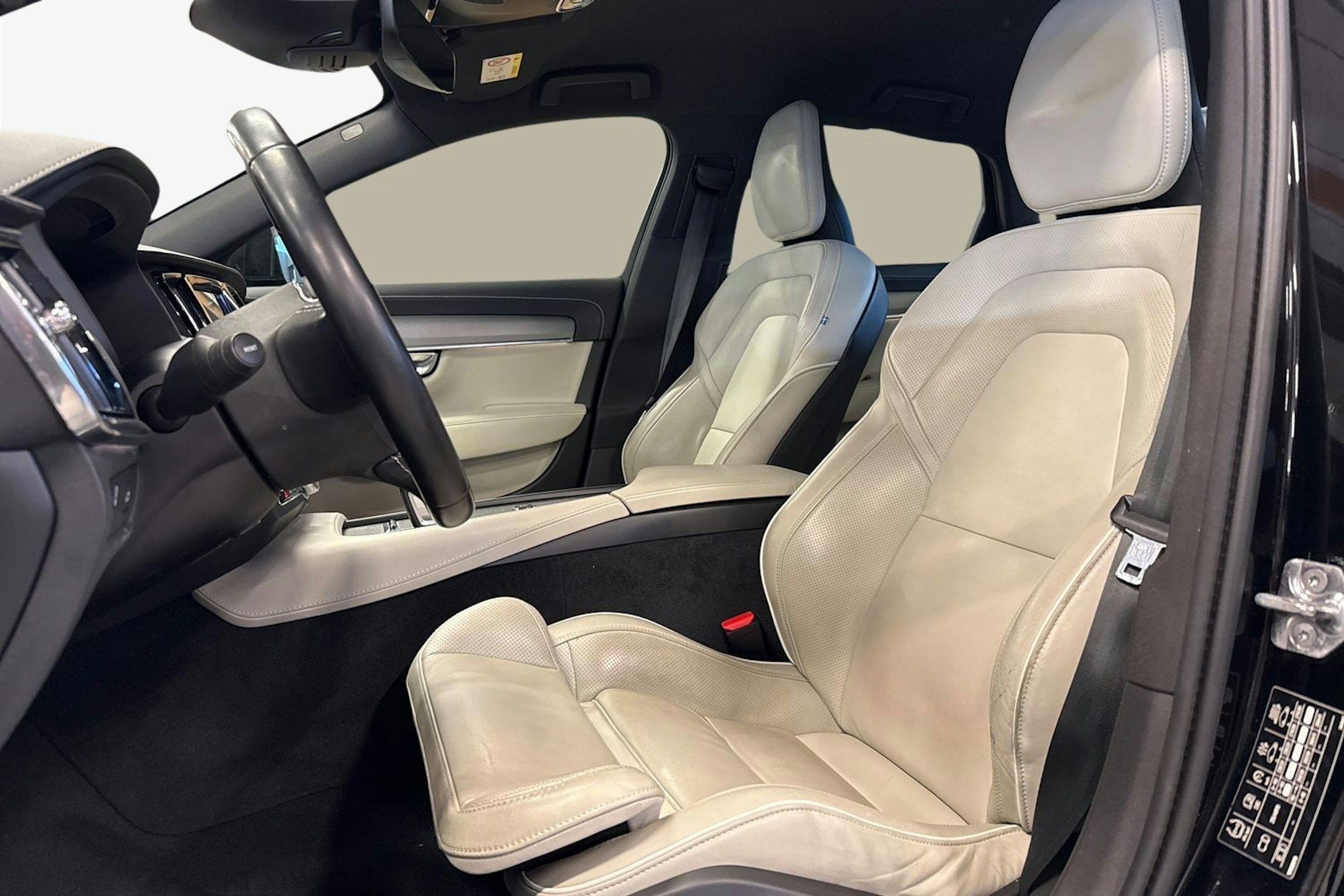 musta Volvo S90 2021 kuva 11.